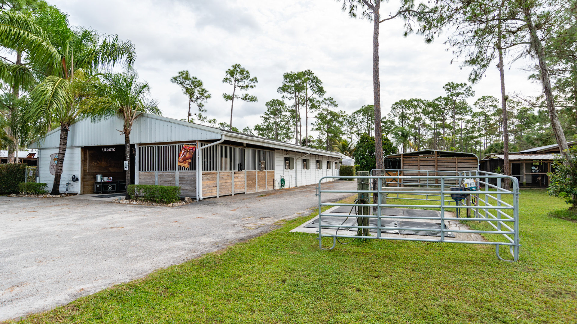 Loxahatchee, FL barn