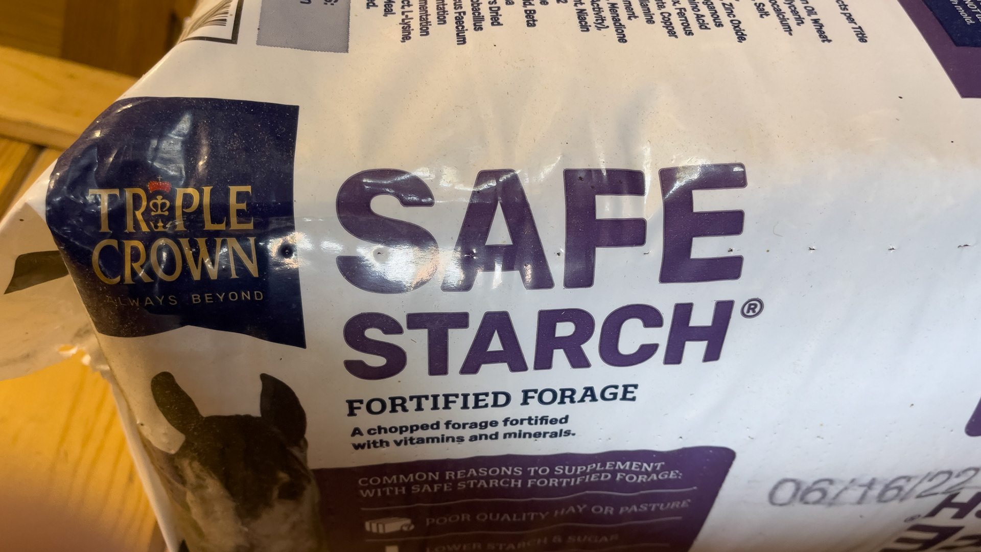 Safe Starch is a forage-based complete feed for horses that is low in starch. The chopped forage has pelleted supplementation filled with vitamins, minerals and other (inflammatory) ingredients.