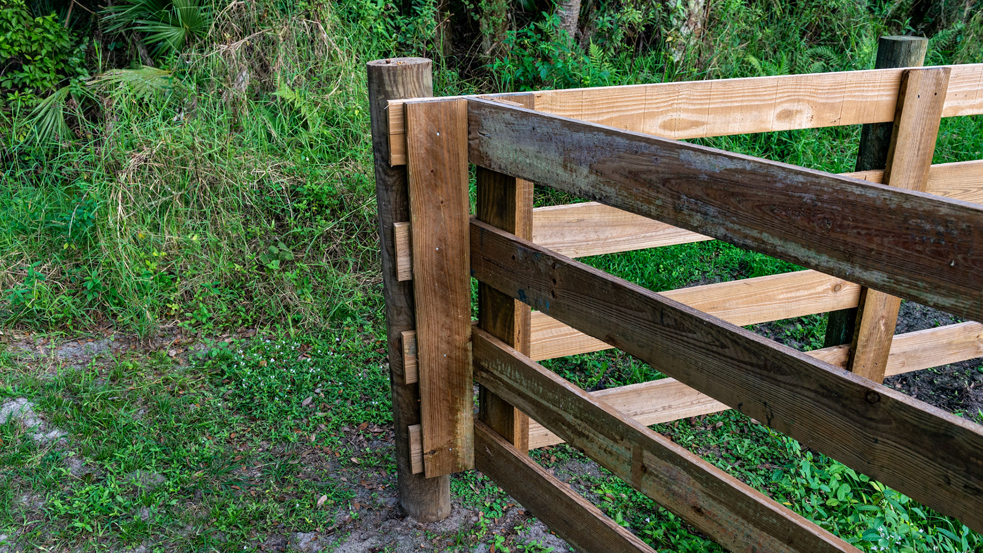 This is how one farm does their corners of a board fence.