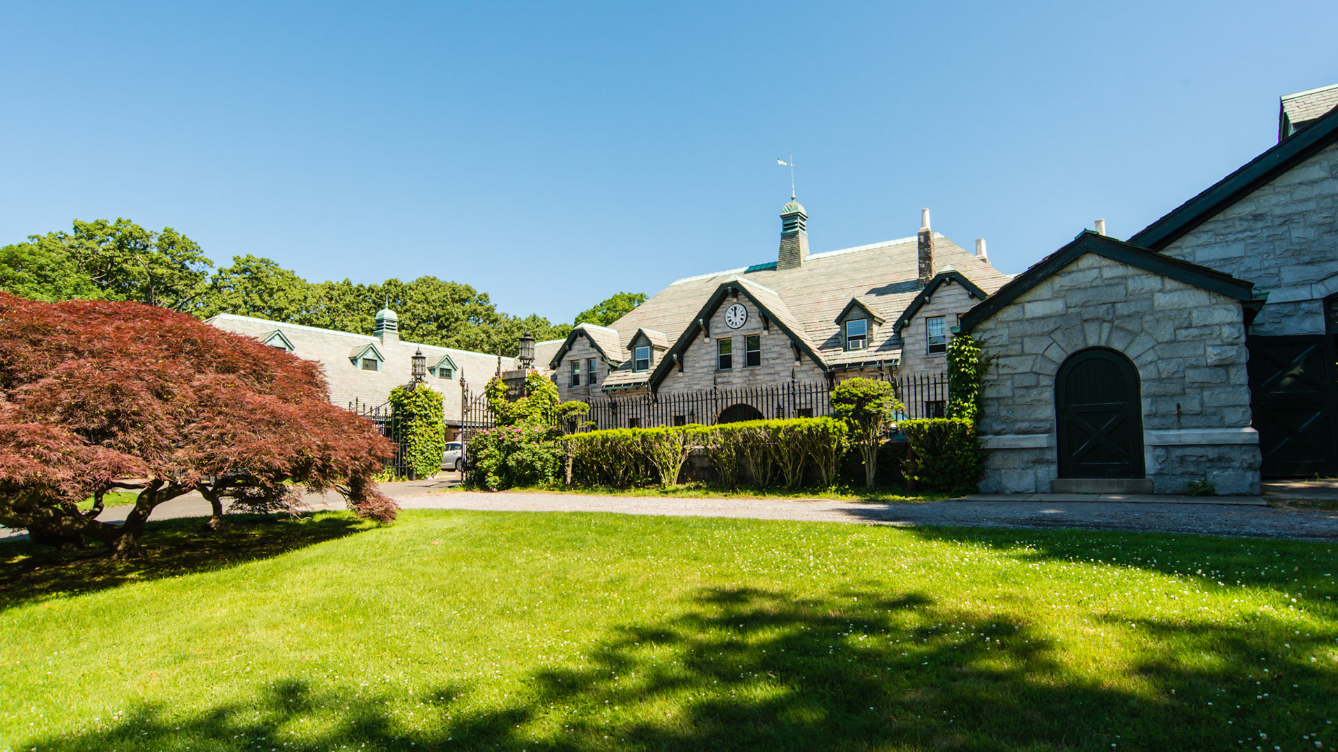 A famous barn in CT that was built in the 1940's by the same archetect used in the building of Grand Central Station in NYC.