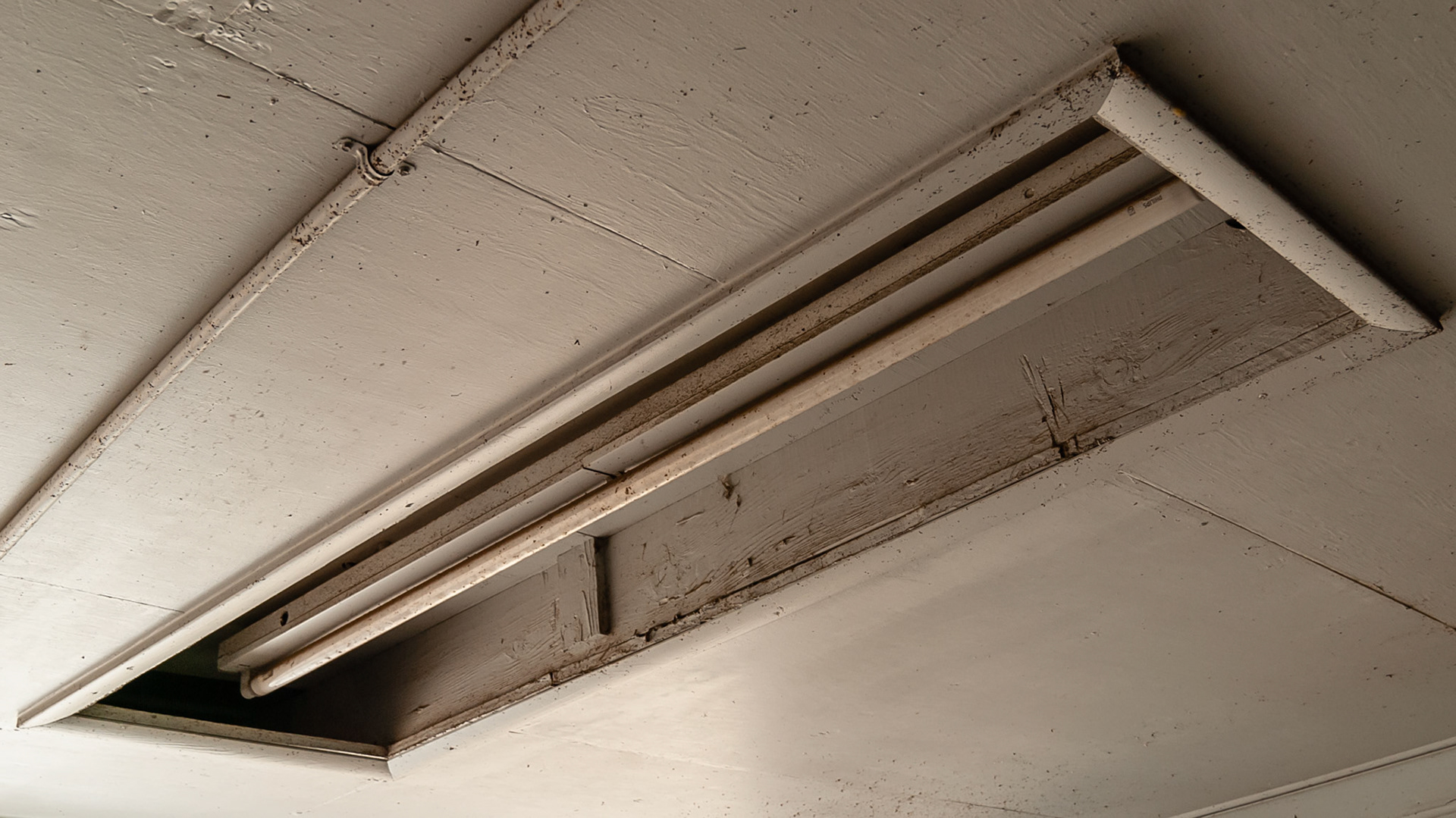 Overhead fluorescent lights are recessed decreasing the chance of a head breaking them
