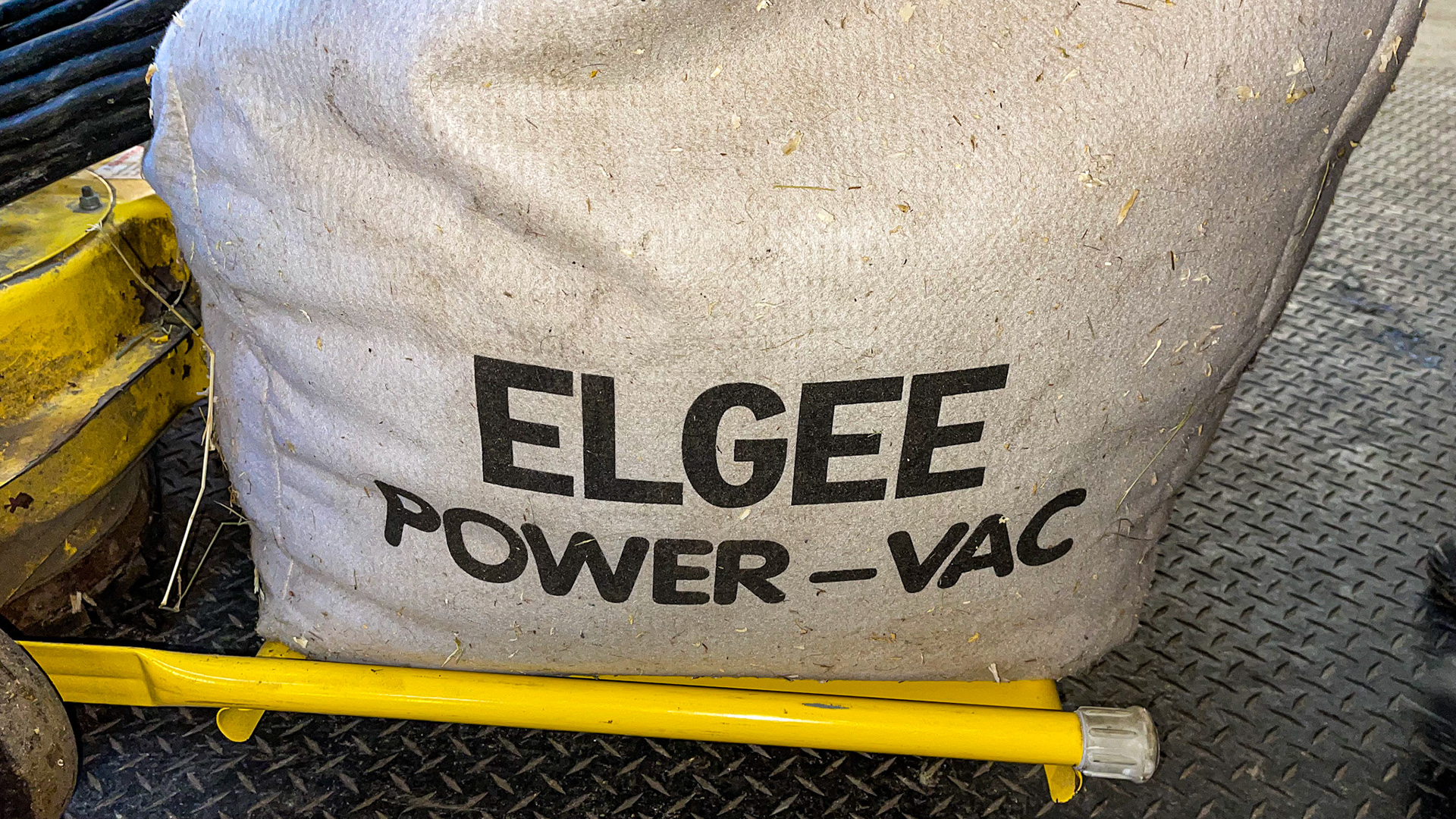 The underside of the EL-GEE power vac is also seen in this section’s video.