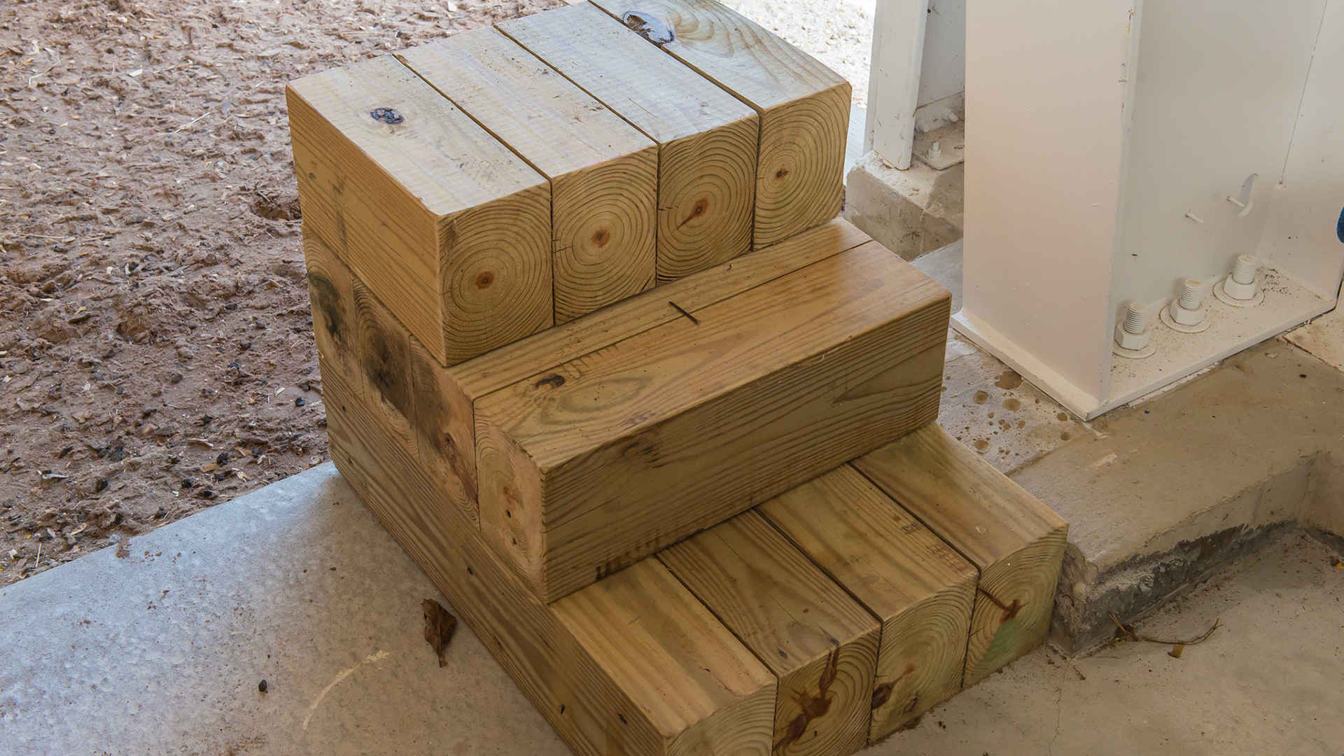 Ingenious mounting block is very heavy and is made for a permanent location.