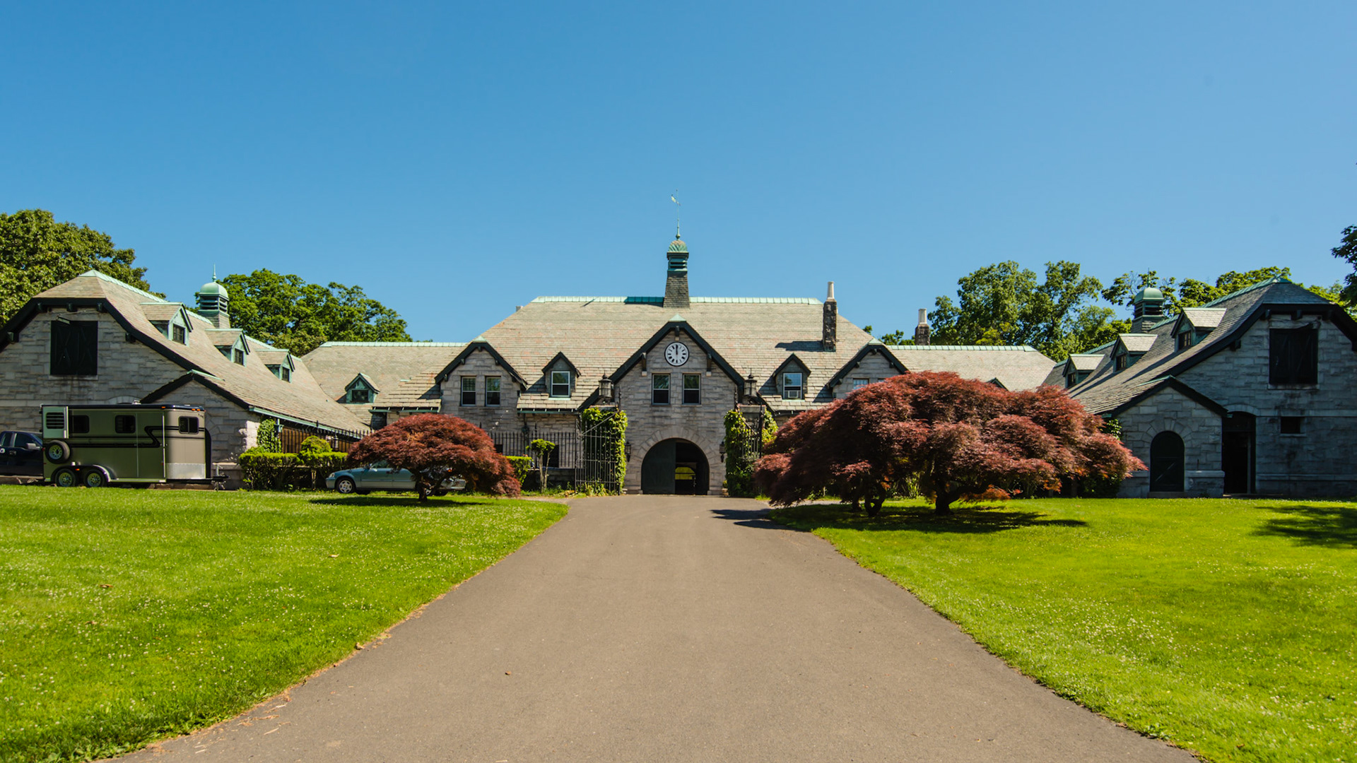 A famous barn in CT that was built in the 1940's by the same archetect used in the building of Grand Central Station in NYC.