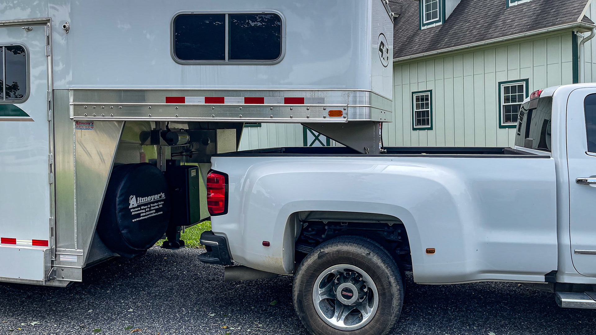 A gooseneck trailer on a pickup truck. The trailer’s weight is centered directly over the truck’s rear axle or slightly forward.