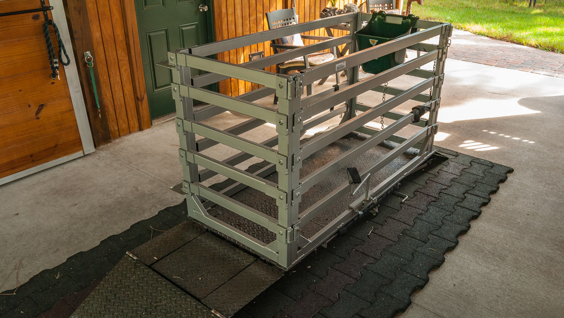 Grooming area - This is a lift for mini horses for an owner with severe crippling back pain so she did not have to bend over.