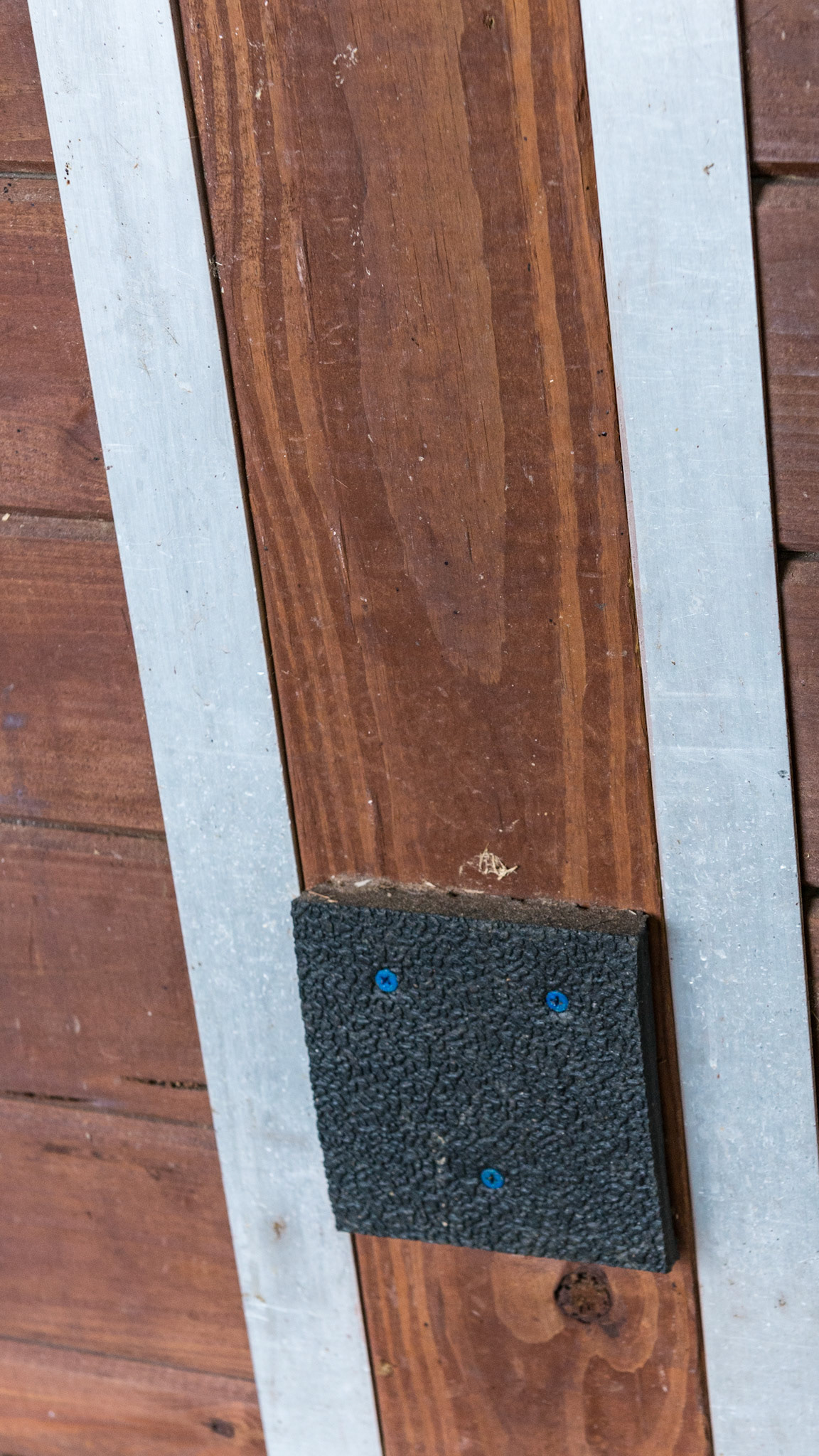 A rubber block attached to the wash stall near the floor acts as a bumper when the cross ties drop away from the horse.