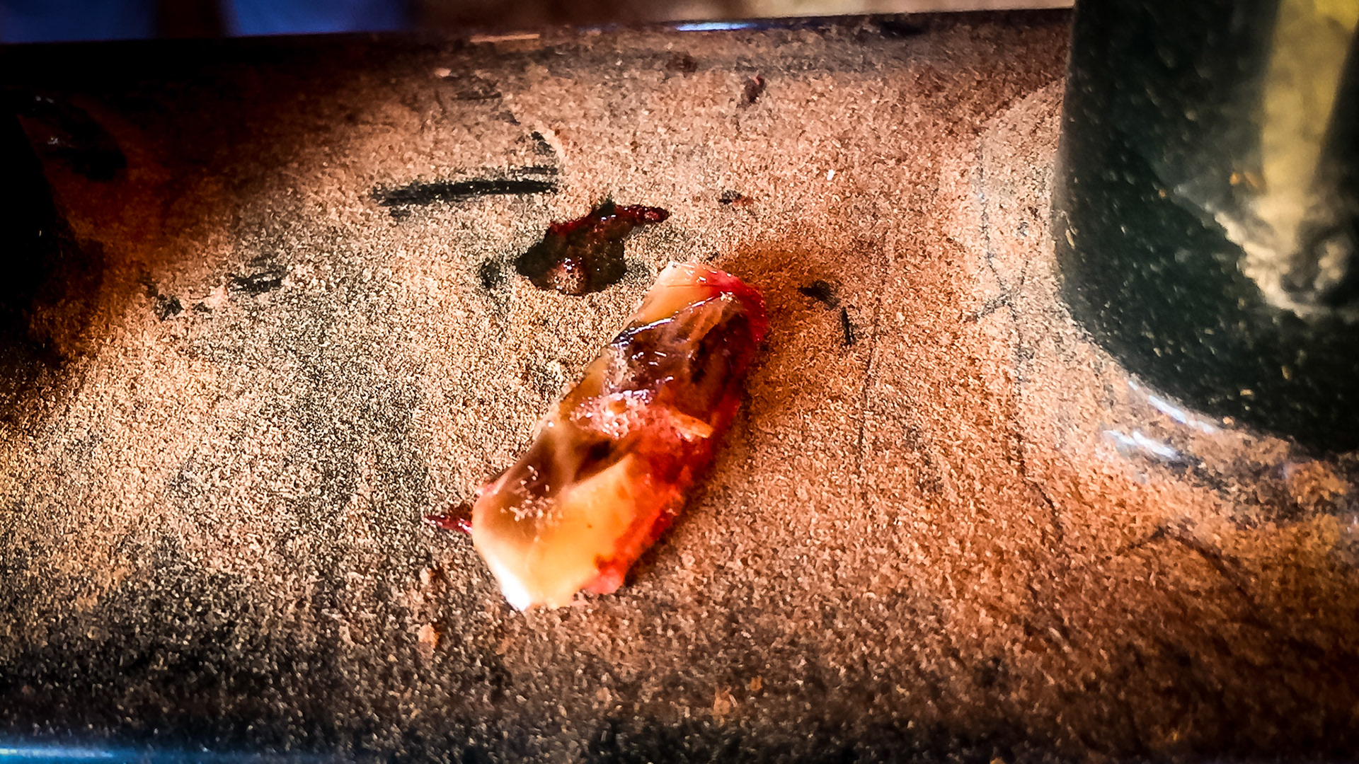 Incisor fracture horse - The upper 202 and the lower 302 incisors are both fractured in this horse. Cause is unknown but trauma is suspected. This series shows the before and after removal of the dead pieces of tooth with various views of the extracted pieces.