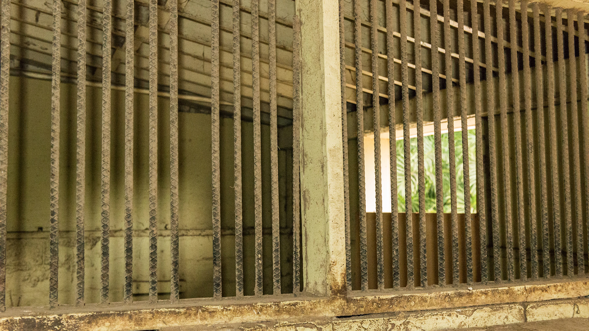 Rebar used as a stall partition - collects a lot of dirt and notice 2 bars are missing (kicked out?) and one is broken off at the top.