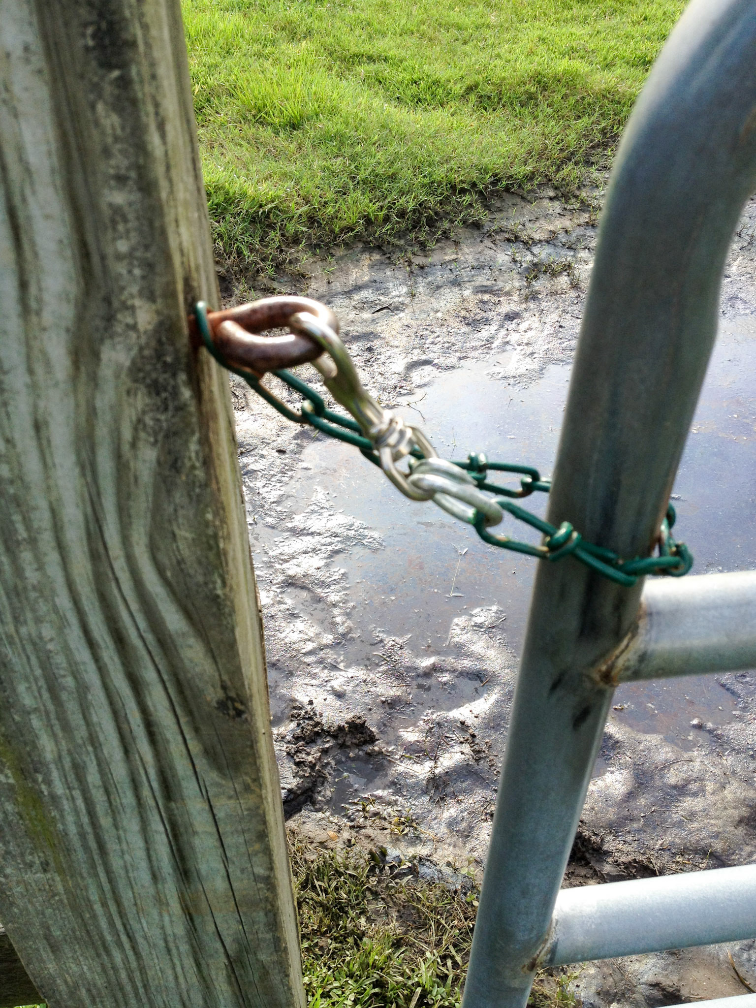 A screw eye makes this gate a simple one handed operation.