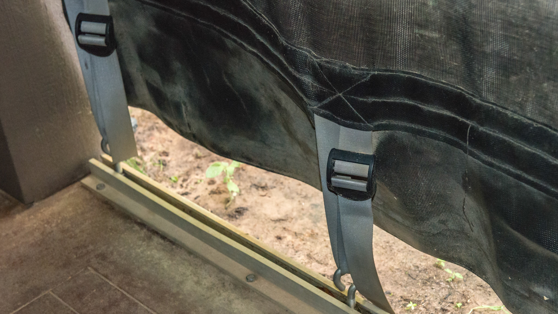 Detail of the attachment of the barn side screens.