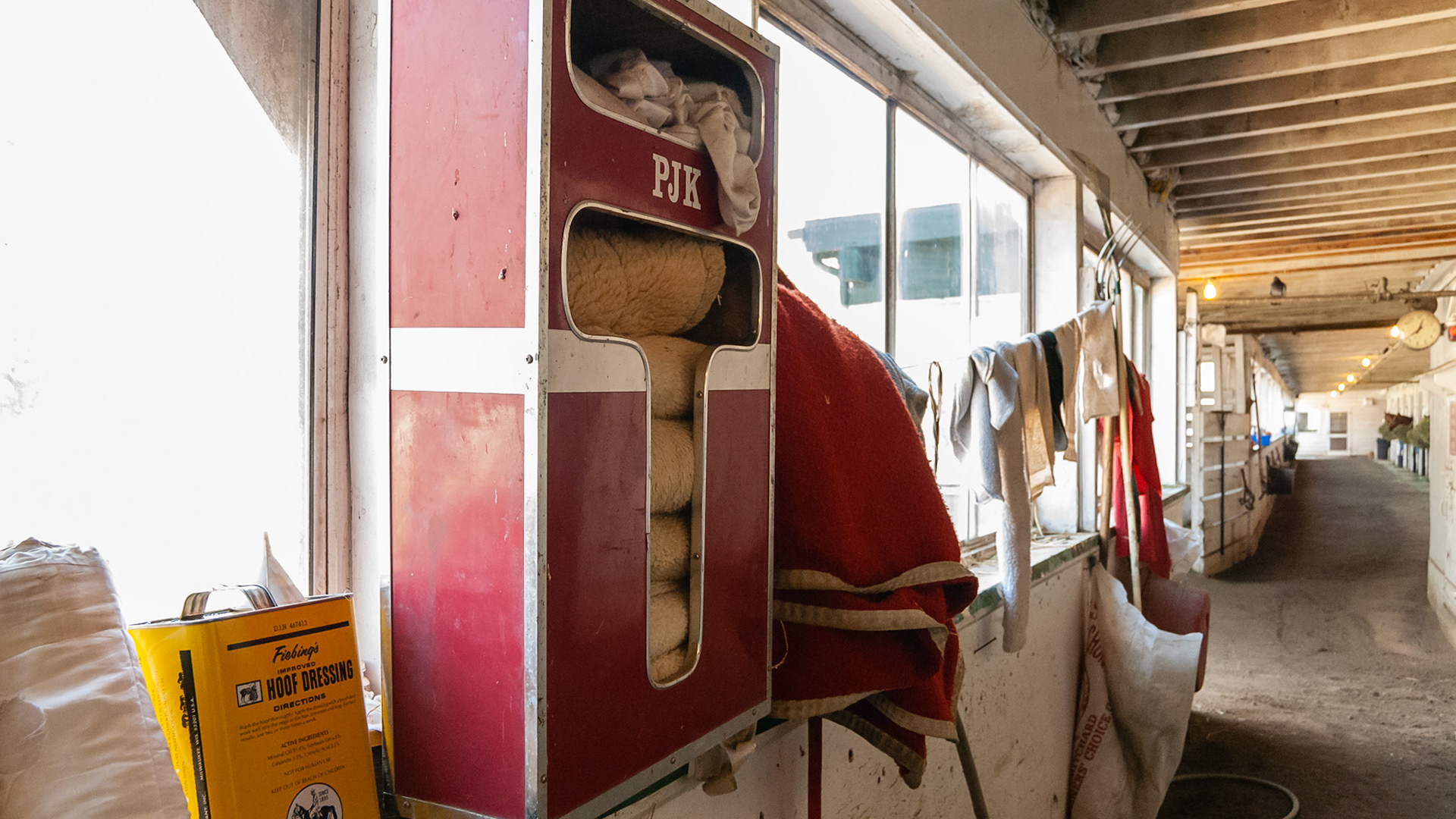 Bandage box - the shed row is the grooming area.