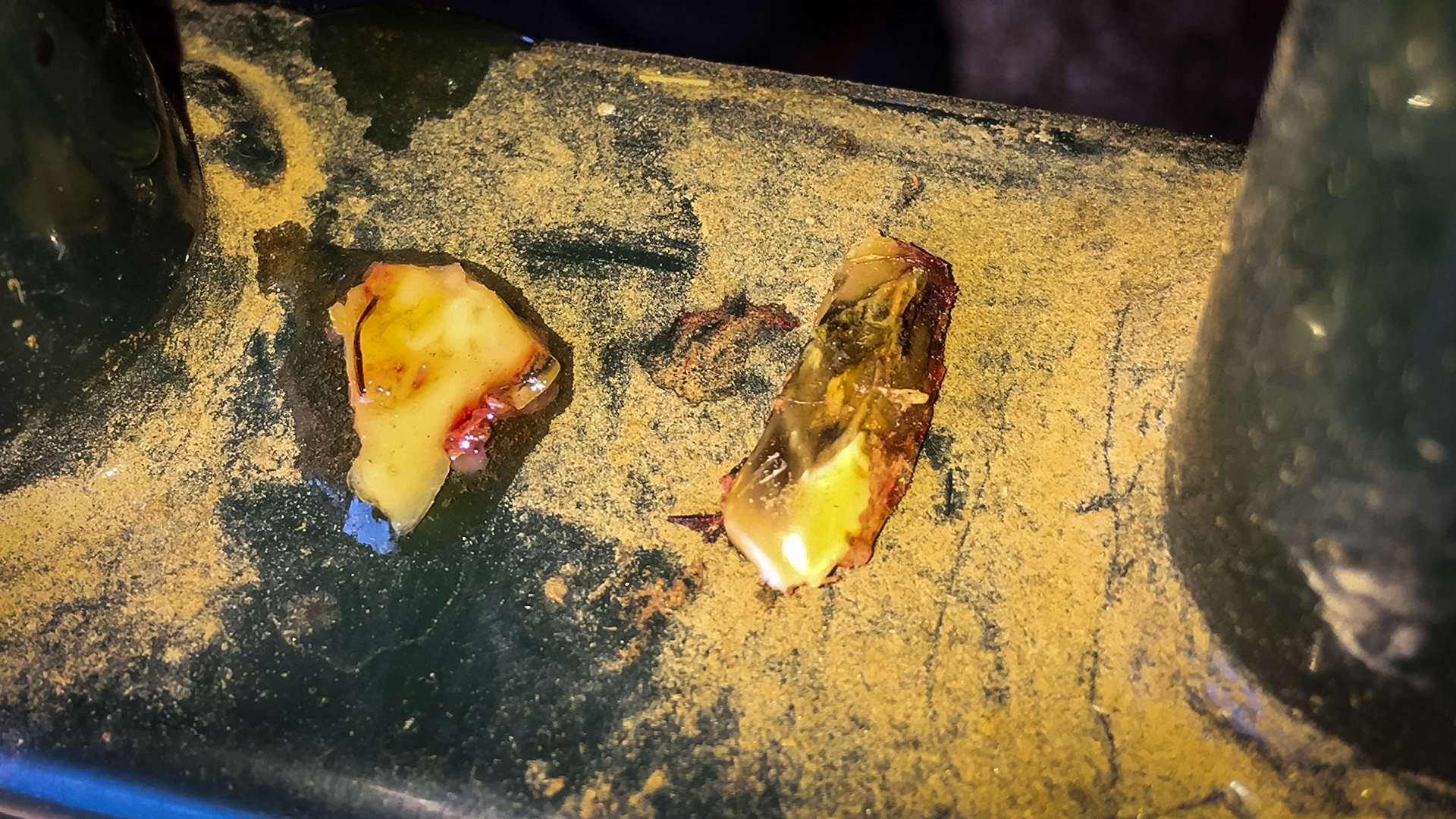 Incisor fracture horse - The upper 202 and the lower 302 incisors are both fractured in this horse. Cause is unknown but trauma is suspected. This series shows the before and after removal of the dead pieces of tooth with various views of the extracted pieces.