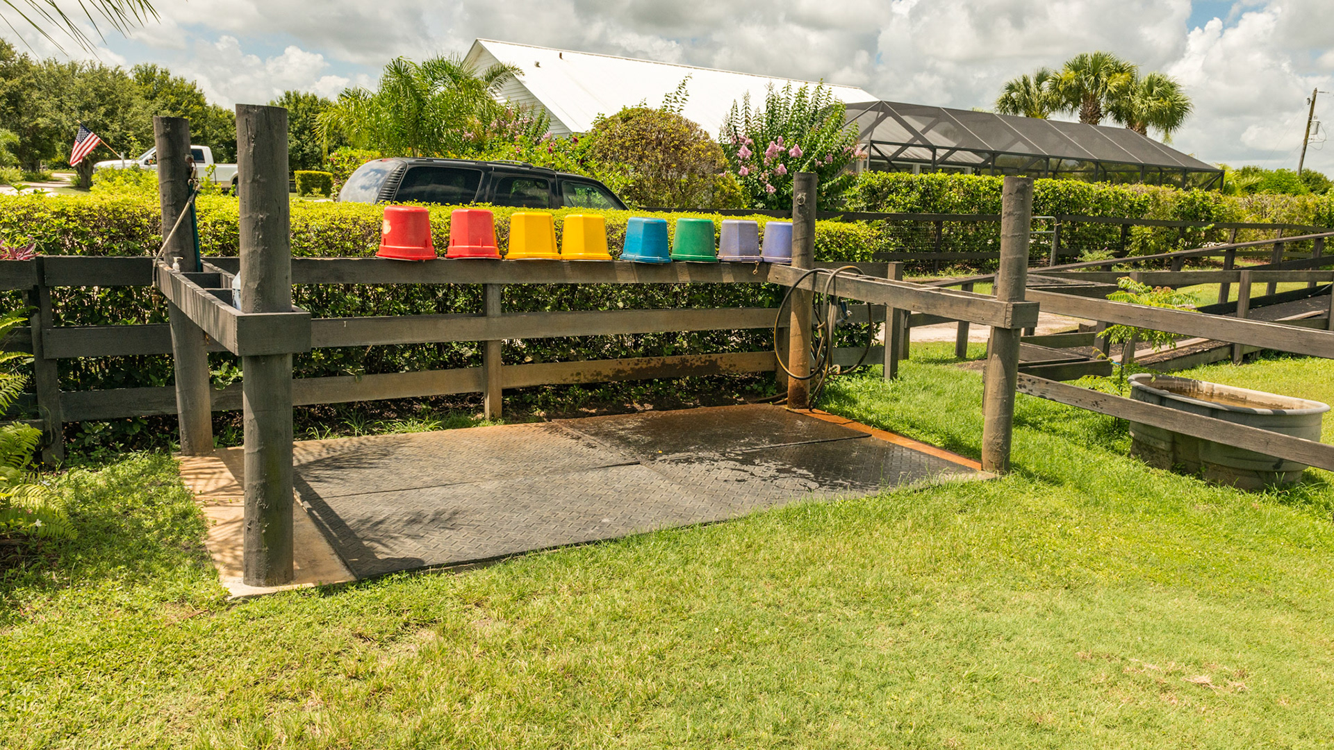 Buckets kept clean on a wash rack