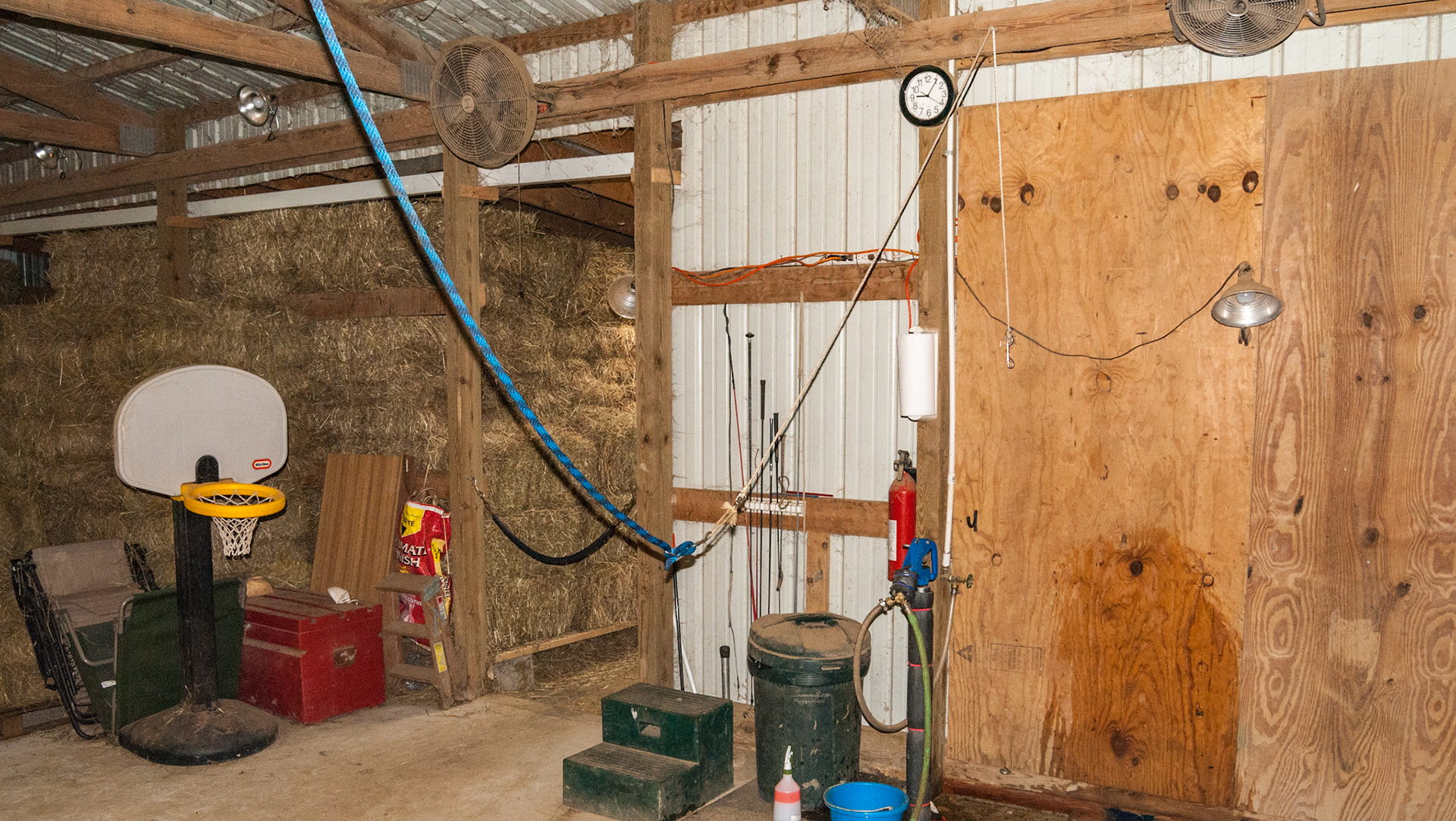 Grooming and wash area. The cross tie end is raised to the ceiling via a pully until needed for grooming in this small area. Here it is half way down to show how it is used.