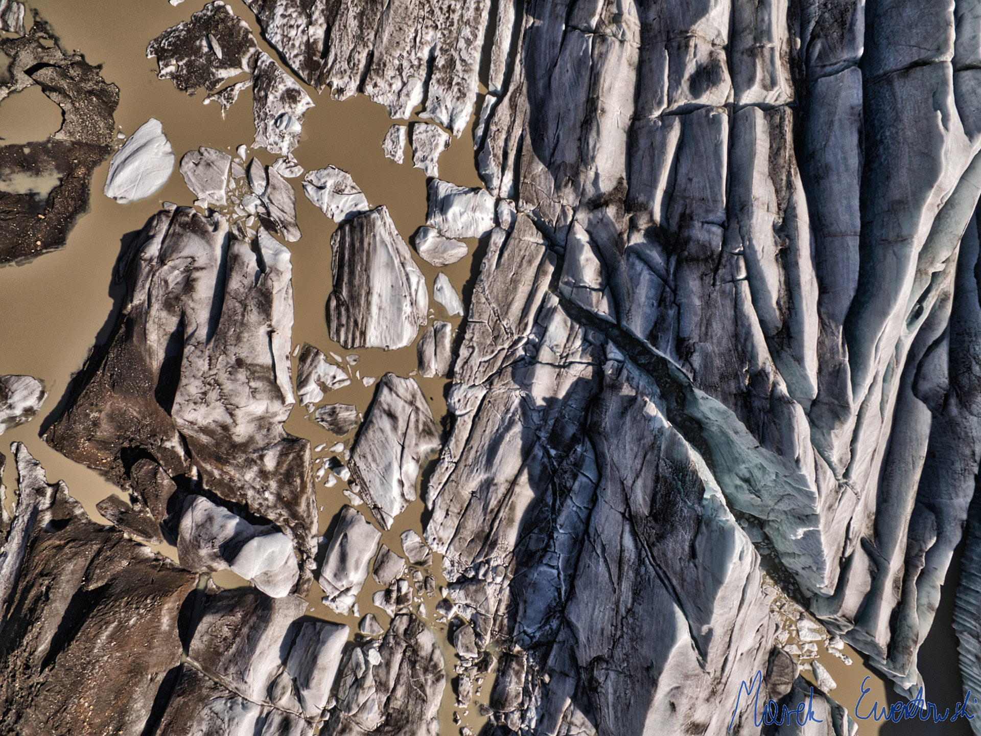 Studying ice structures is crucial for understanding glacier dynamics. Some structures can be identified and measured on the glacier surface. Still, only after the combination with a bird-eye view, the full details and complexity of the glacier fabric can be appreciated. Svínafellsjökull, Iceland.
