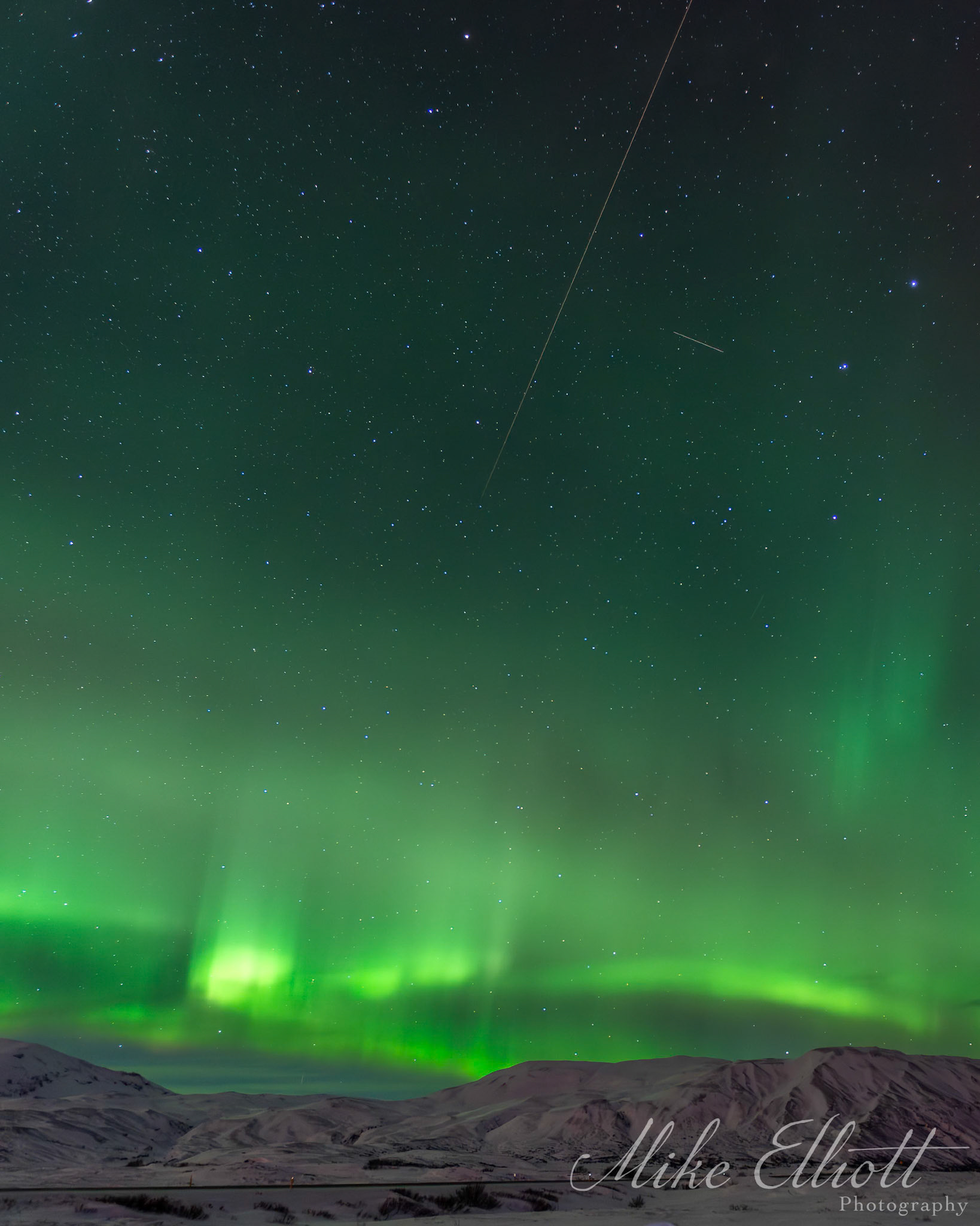 Northern lights and shooting stars - Iceland