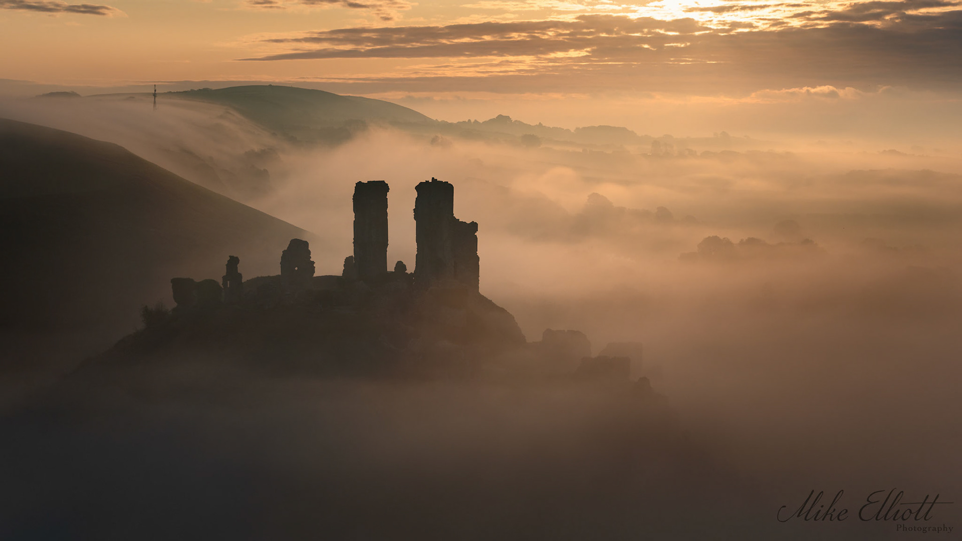 Corfe castle in the mist