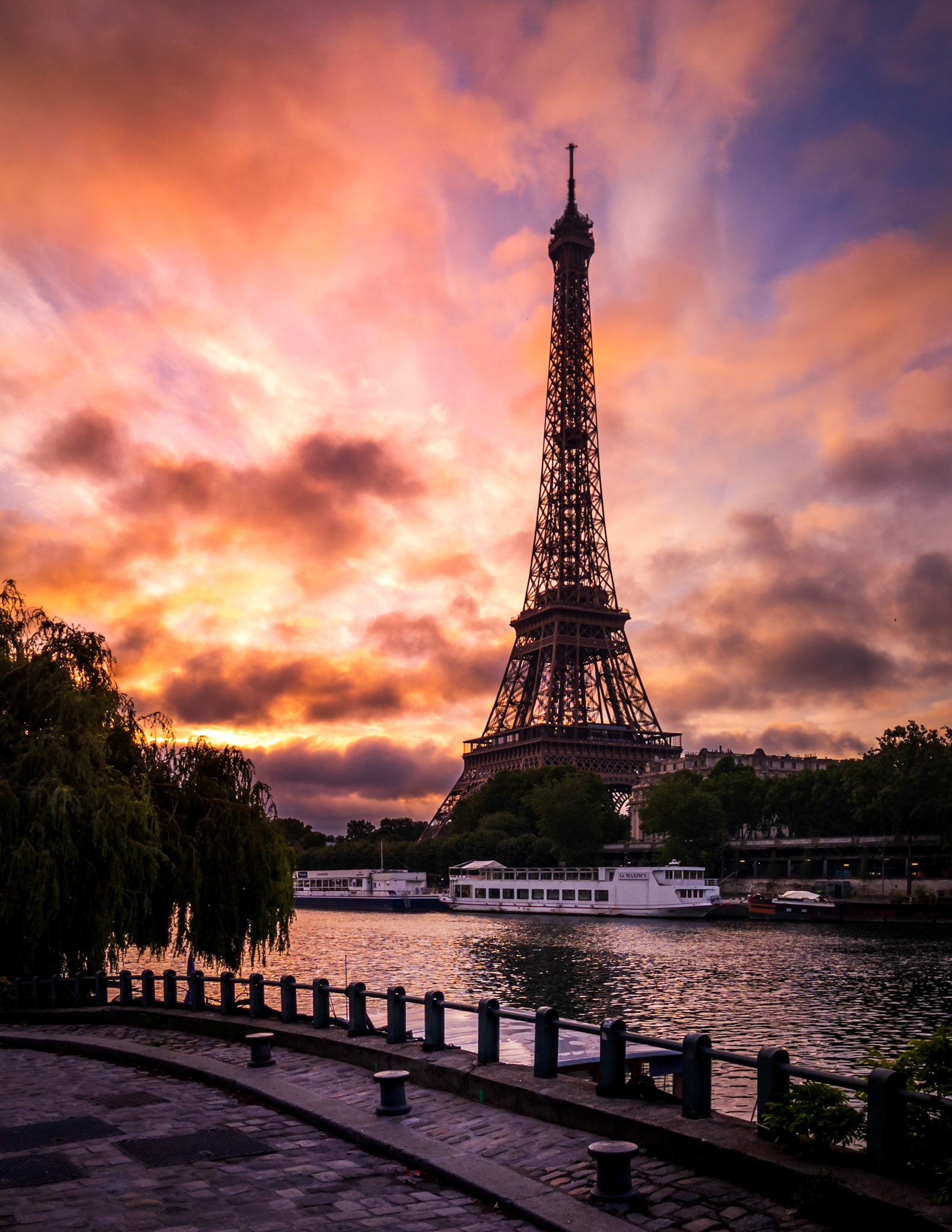 Paris. Jun-19