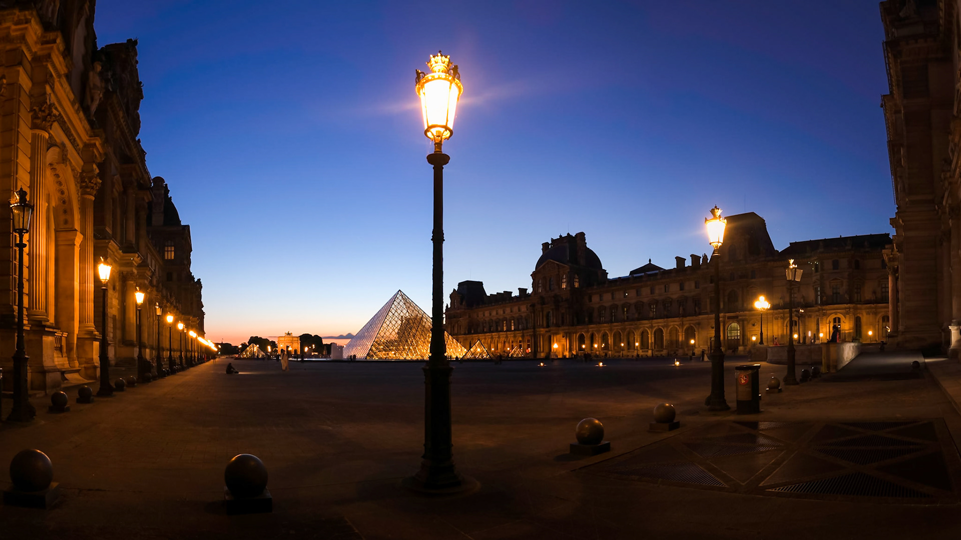 Louvre, Paris Juni-19
