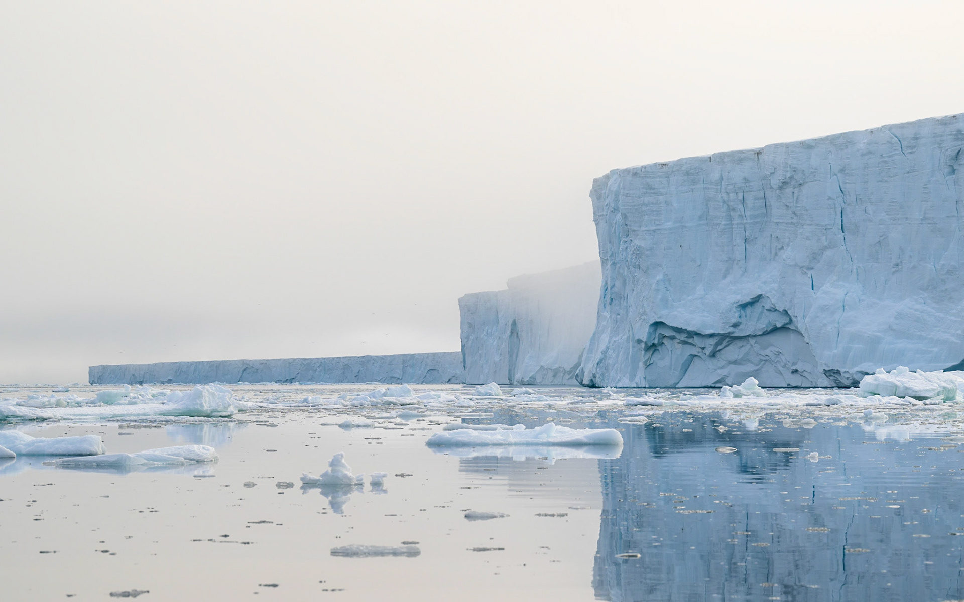 Bråsvellbreen Glacier