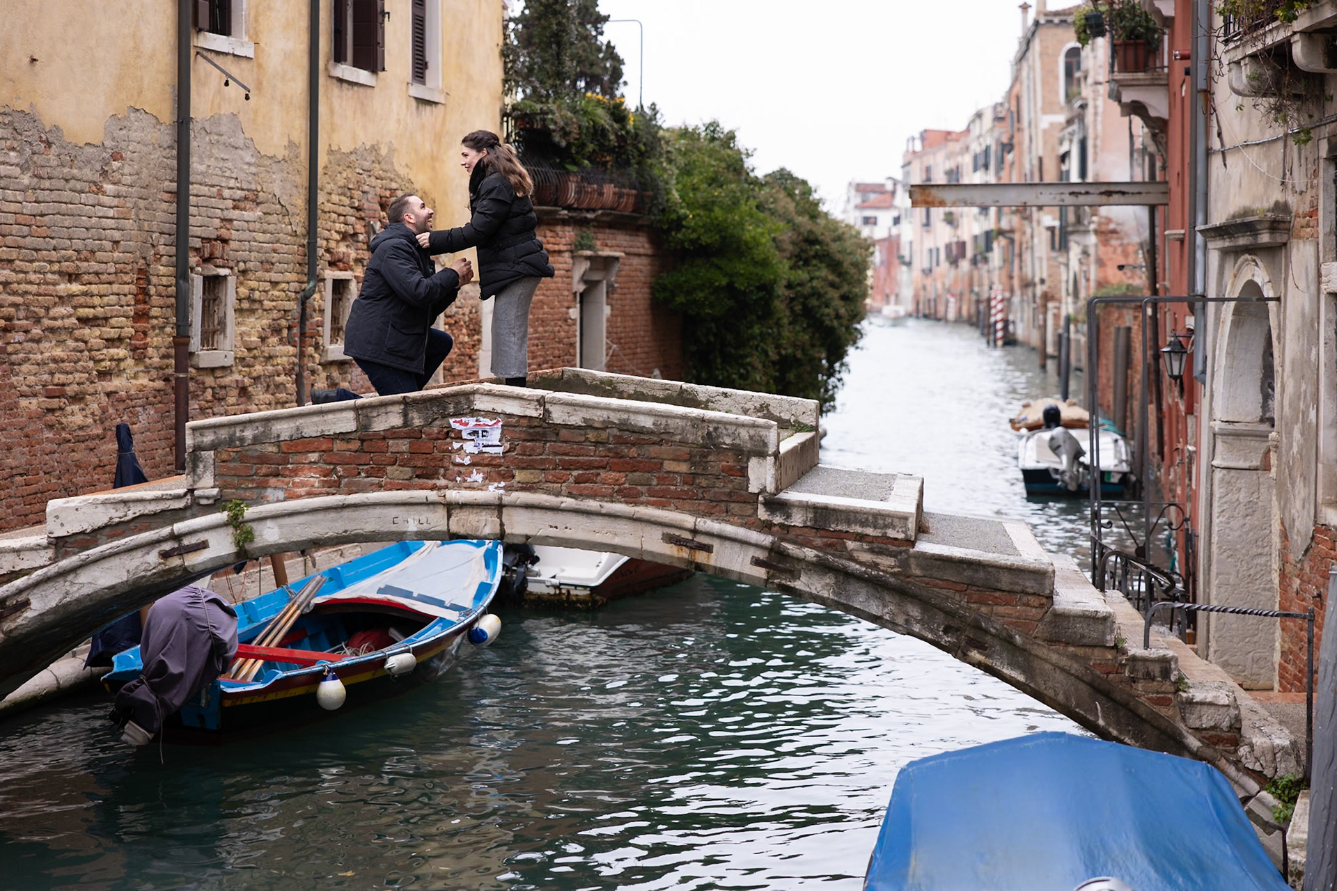 surprise proposal on a Bridge
