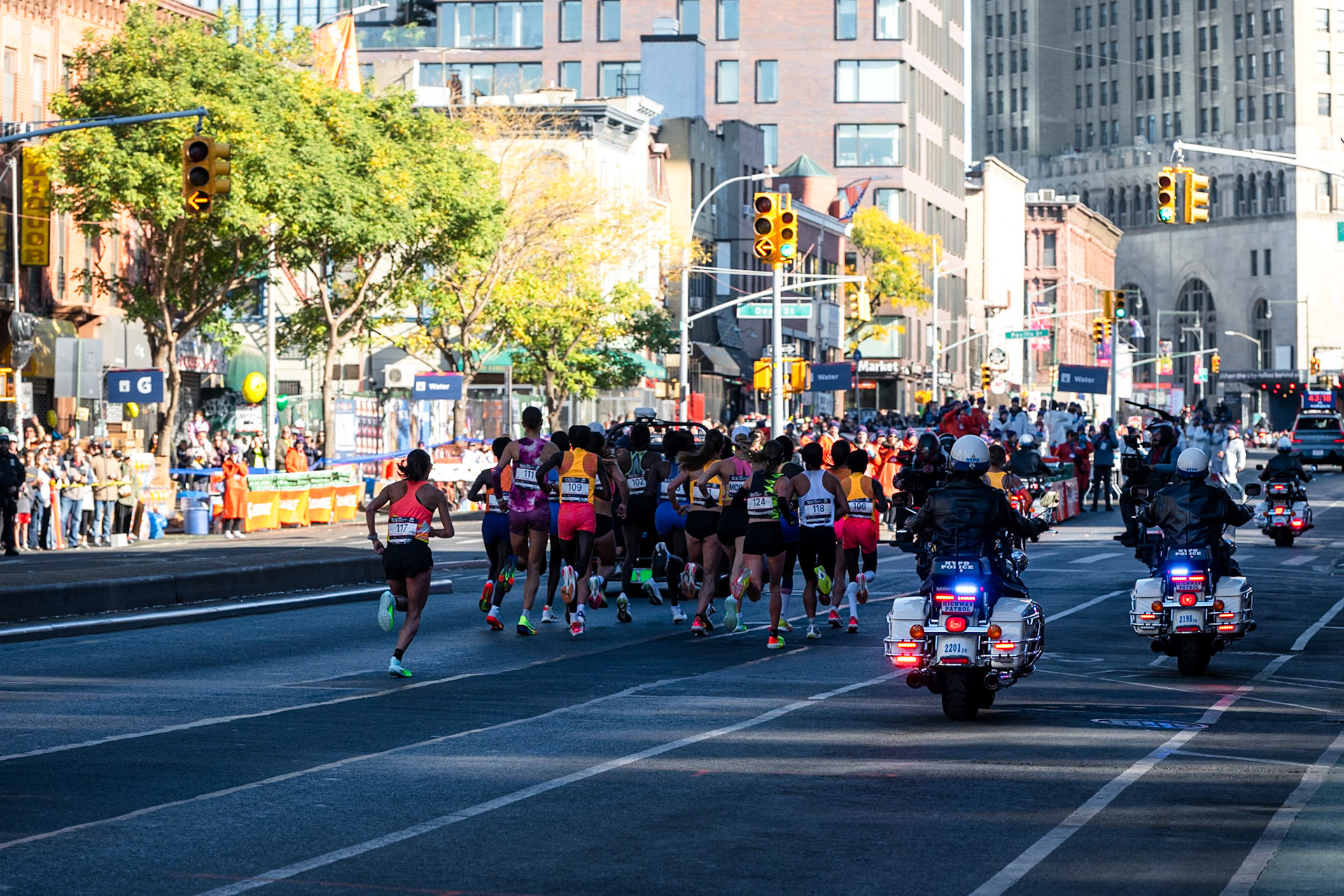 the pros; women chasing pack