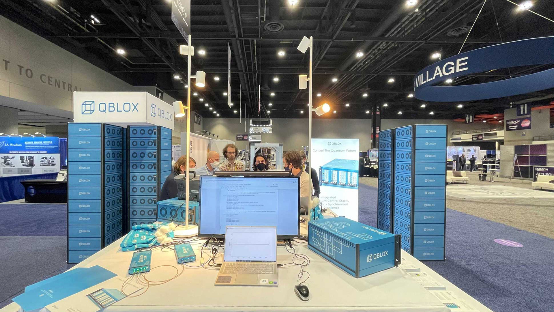 APS March Meeting Chicago 2022 - Qblox Pillar Booth Design by Wouter Geense