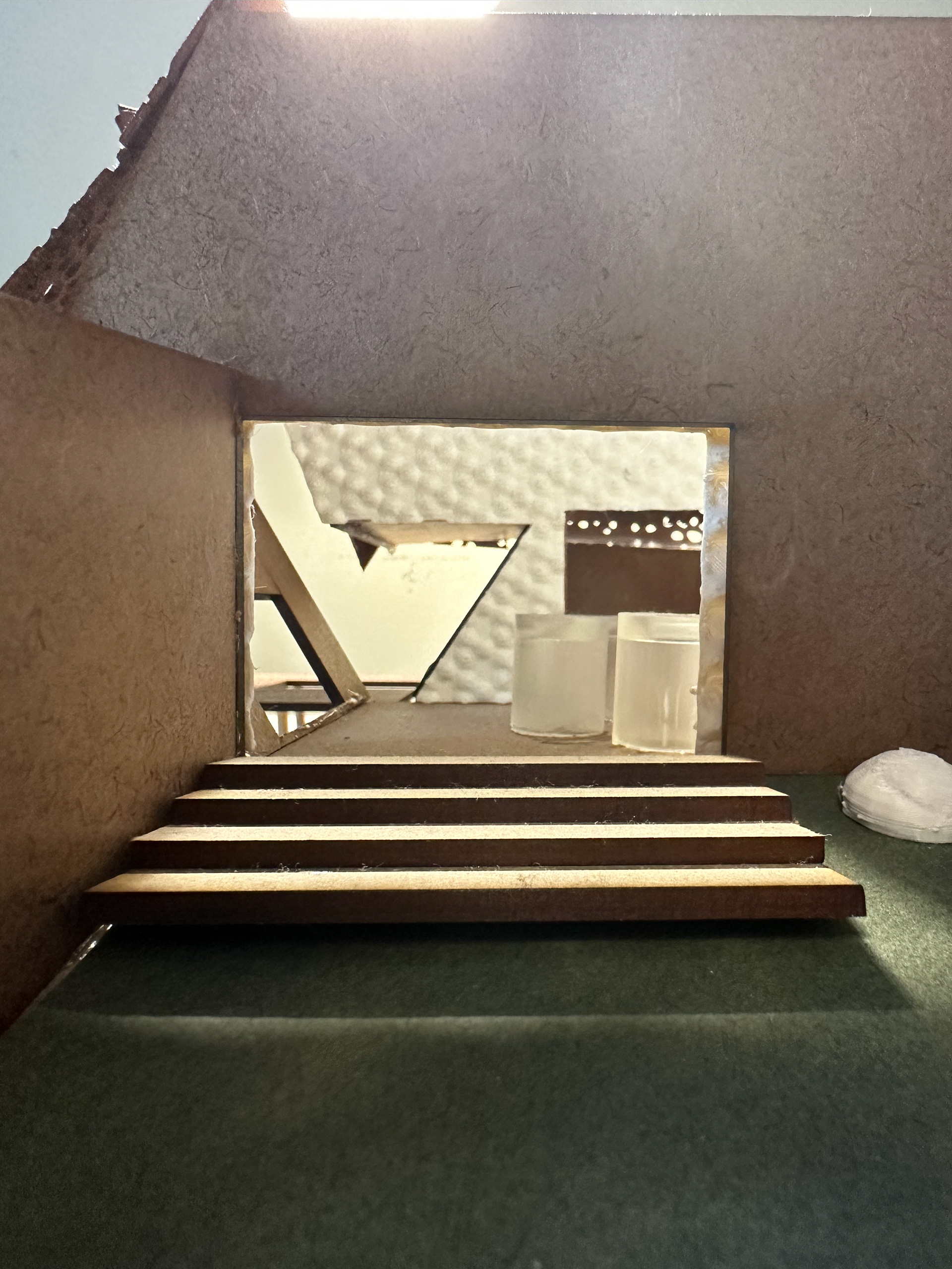 Scaled model 1:40, from screen room to bio-lab