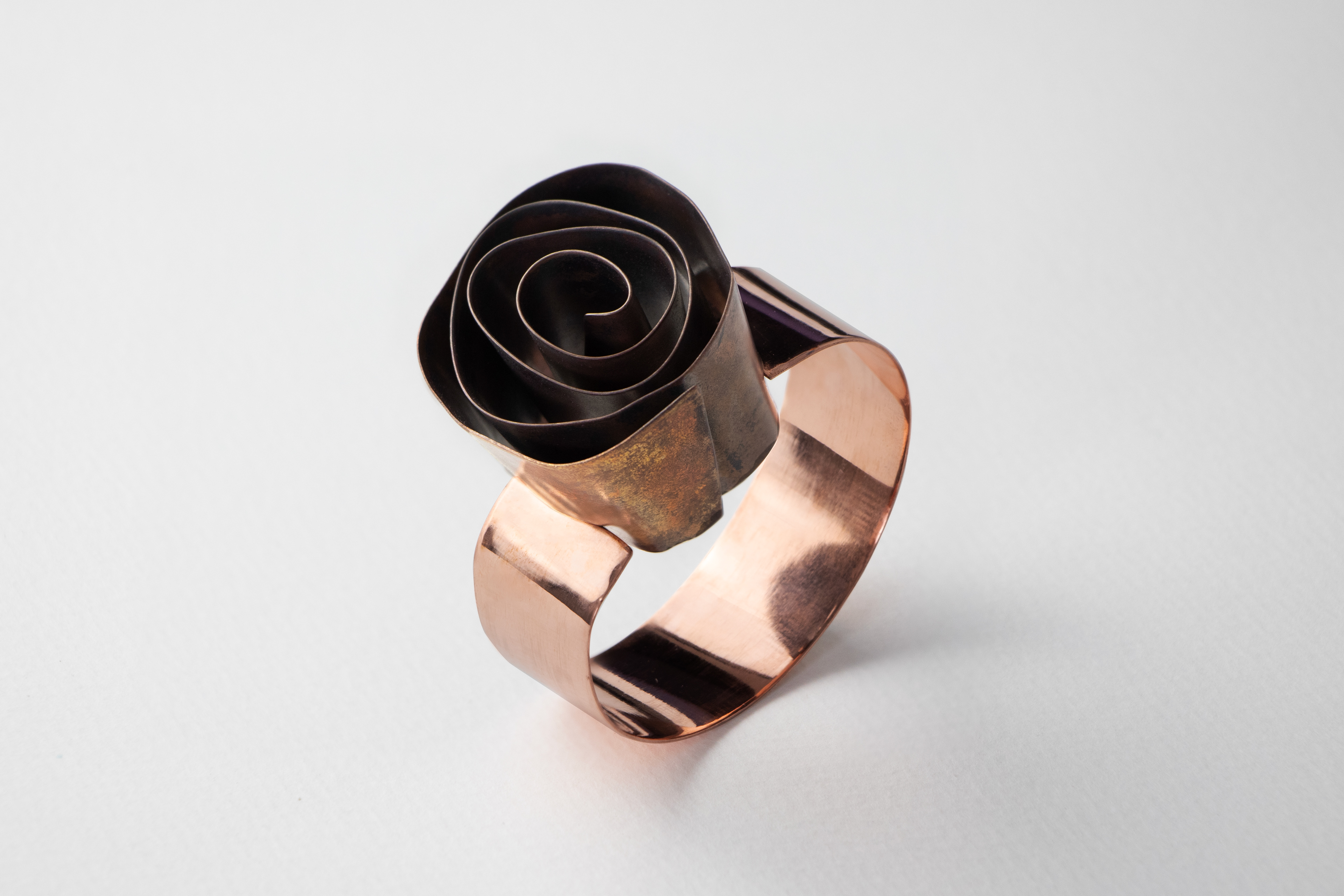 Minimal Bracelet based on the sculpture 'The Matter of Time' by Richard Serra (2025)