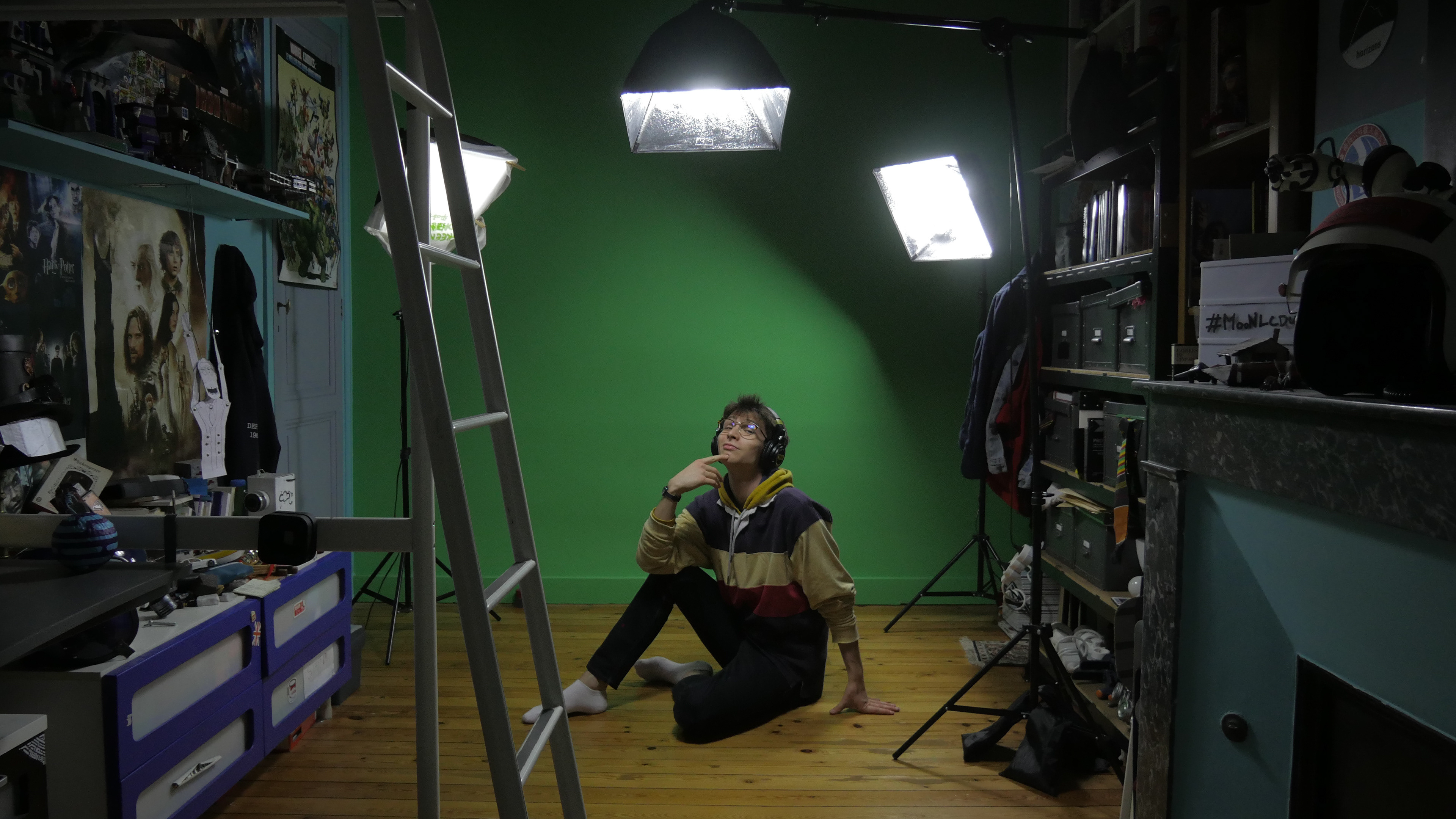 ADLPoky (Augustin de Lapeyrière) dans sa petite chambre studio