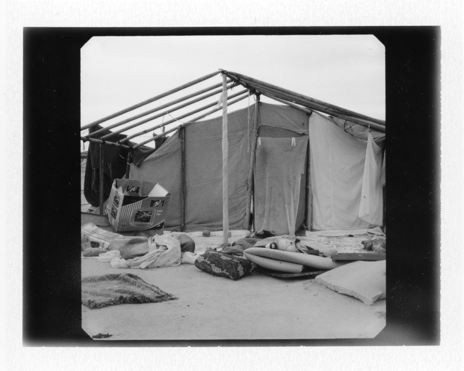Habiter Choucha (2012-2014) série de polaroids n&b