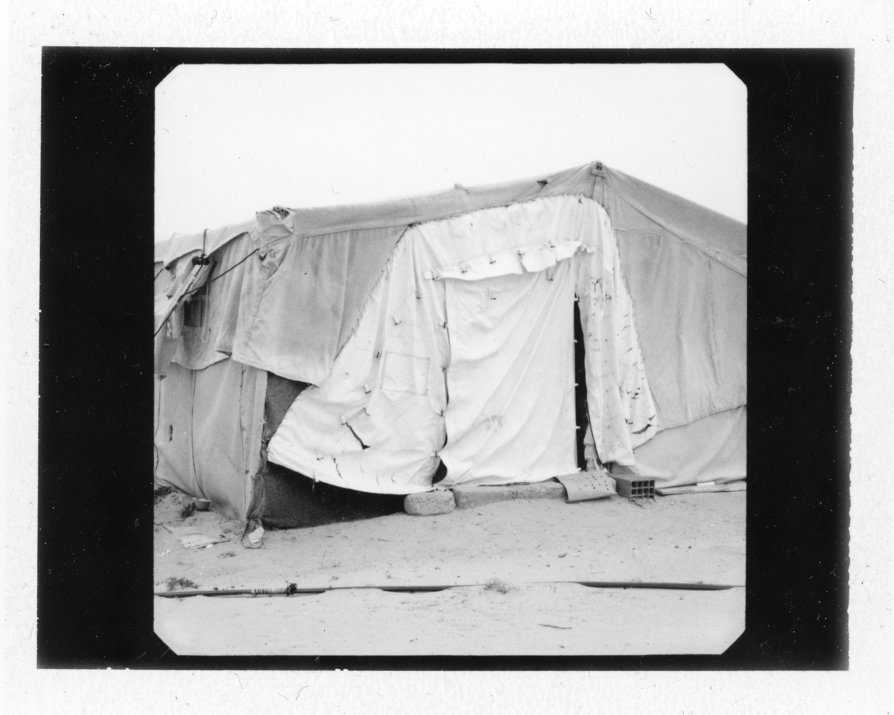 Habiter Choucha (2012-2014) série de polaroids n&b