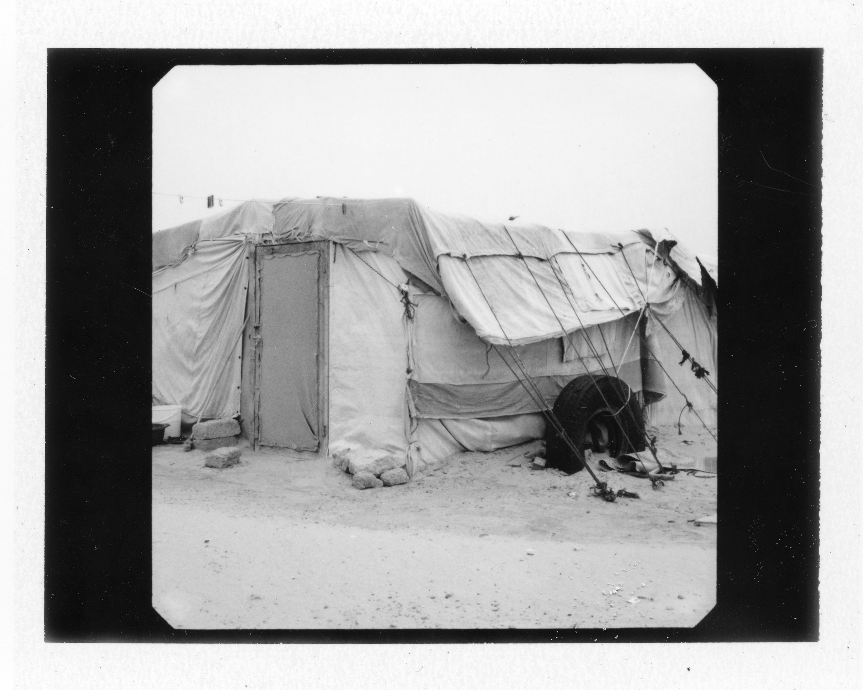 Habiter Choucha (2012-2014) série de polaroids n&b