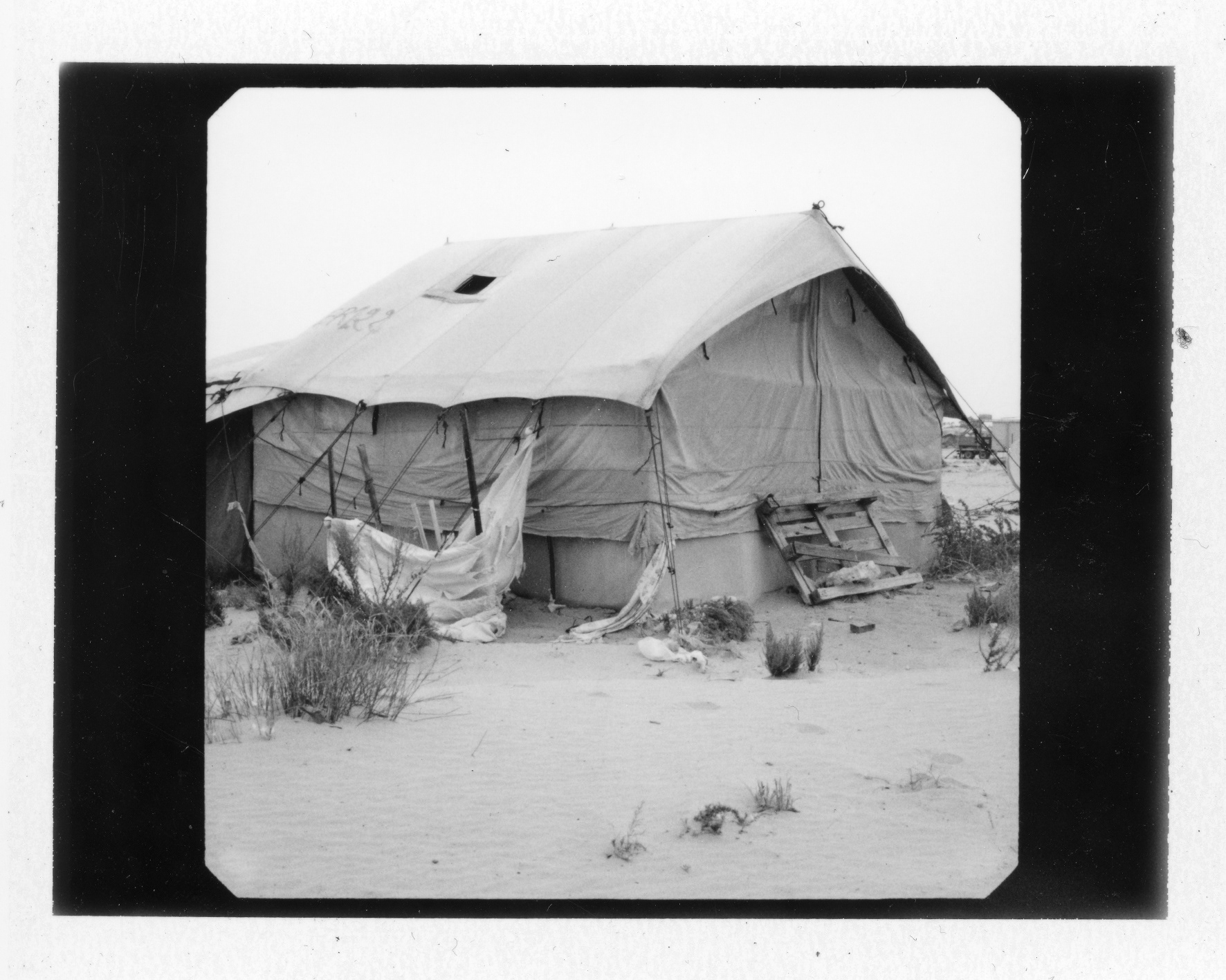 Habiter Choucha (2012-2014) série de polaroids n&b