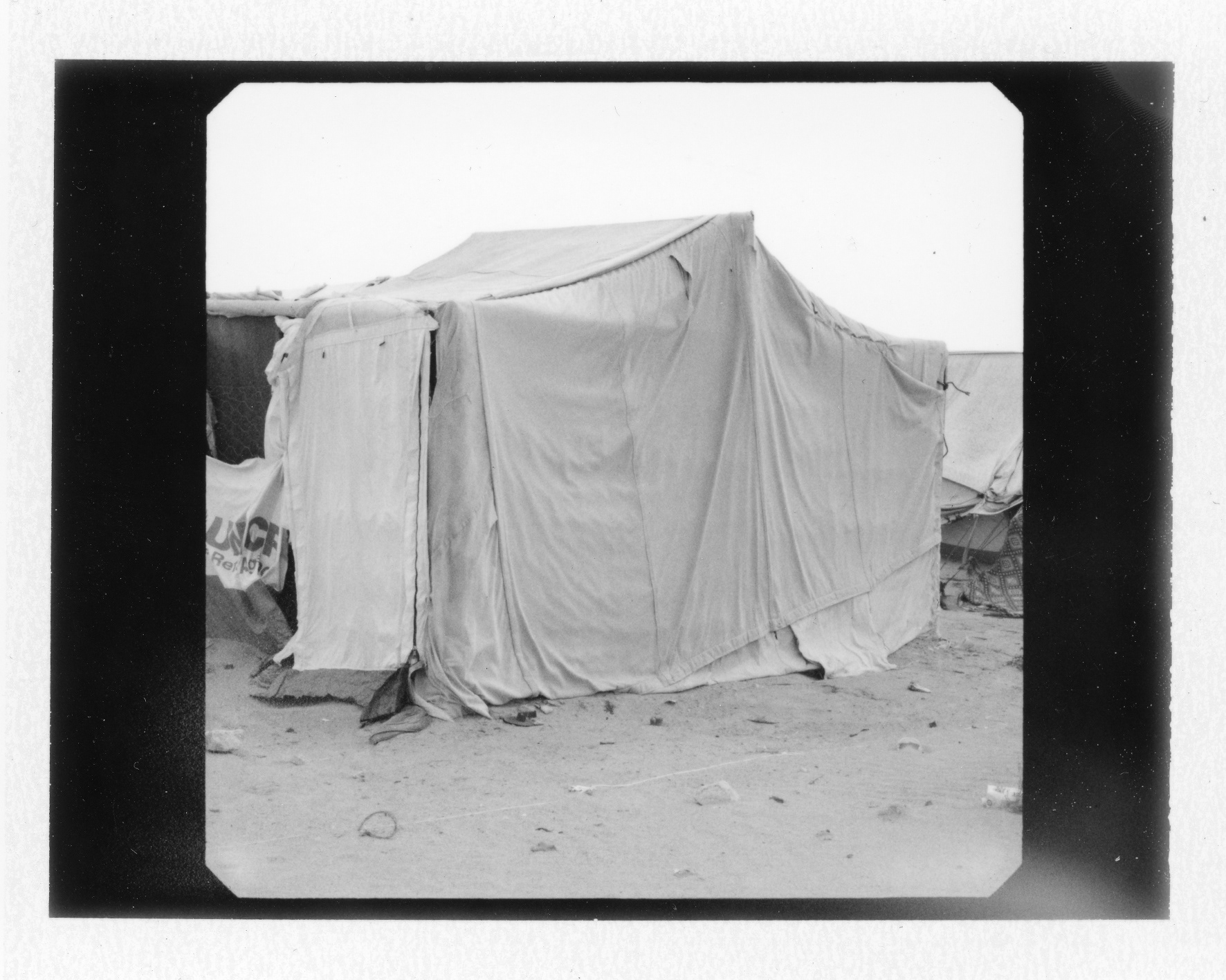 Habiter Choucha (2012-2014) série de polaroids n&b