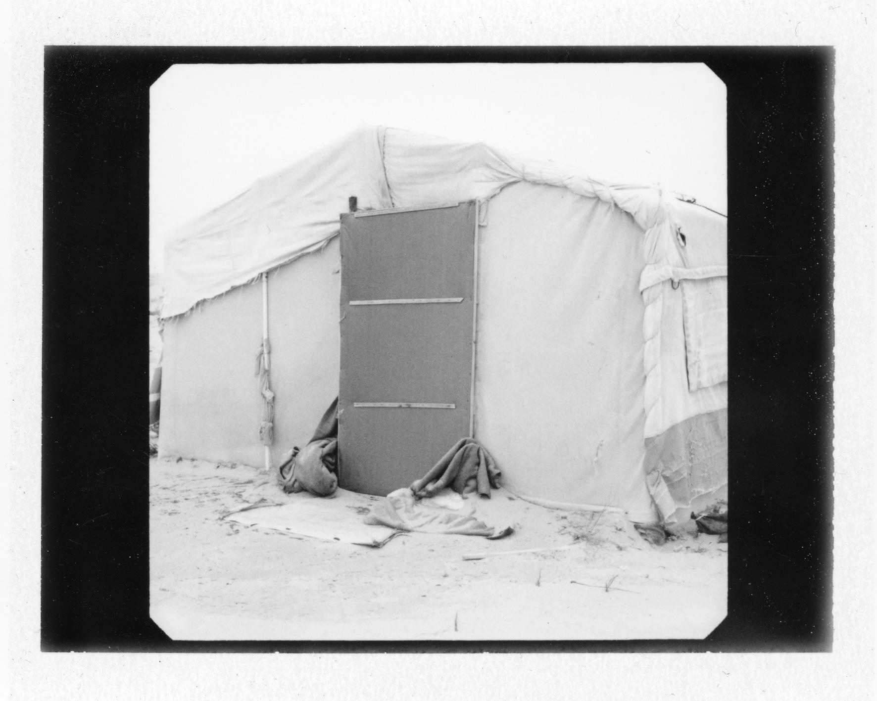 Habiter Choucha (2012-2014) série de polaroids n&b