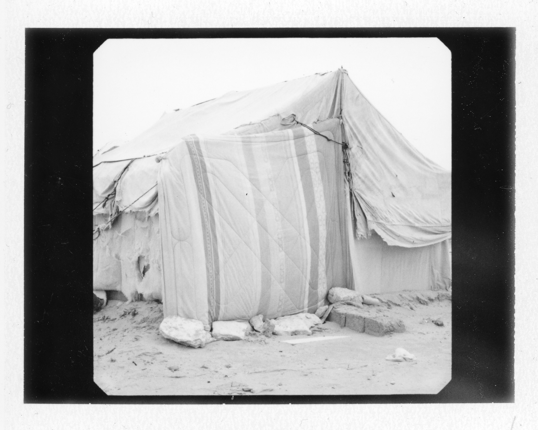 Habiter Choucha (2012-2014) série de polaroids n&b