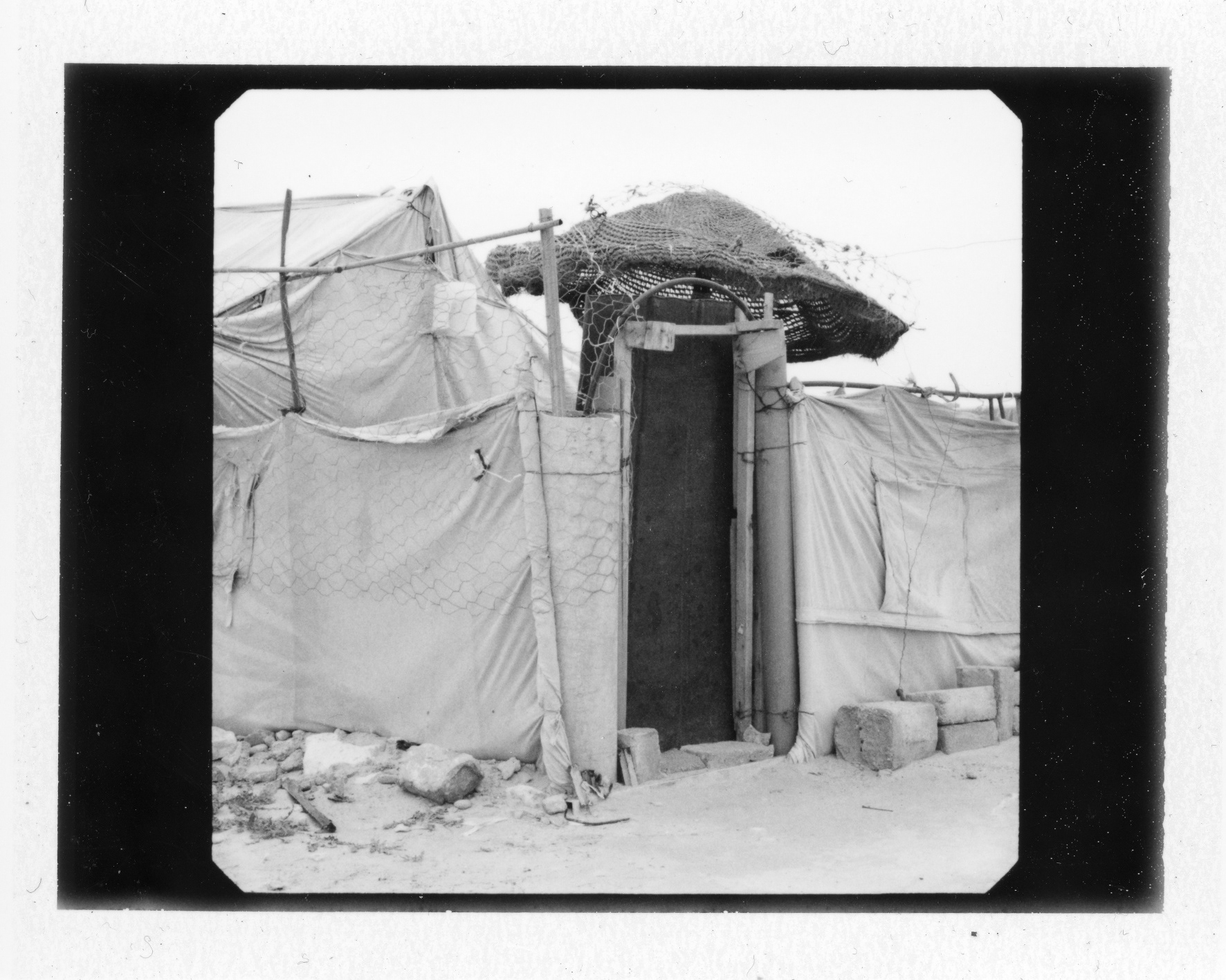 Habiter Choucha (2012-2014) série de polaroids n&b