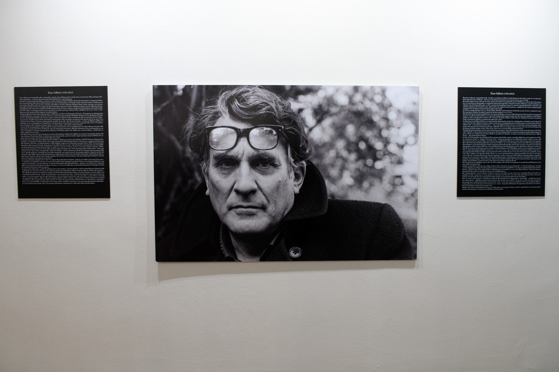 Un ritratto del grande fotografo Enzo Sellerio, esposto alla mostra di 150 sue fotografie alla GAM di Palermo. Palermo, Italy.