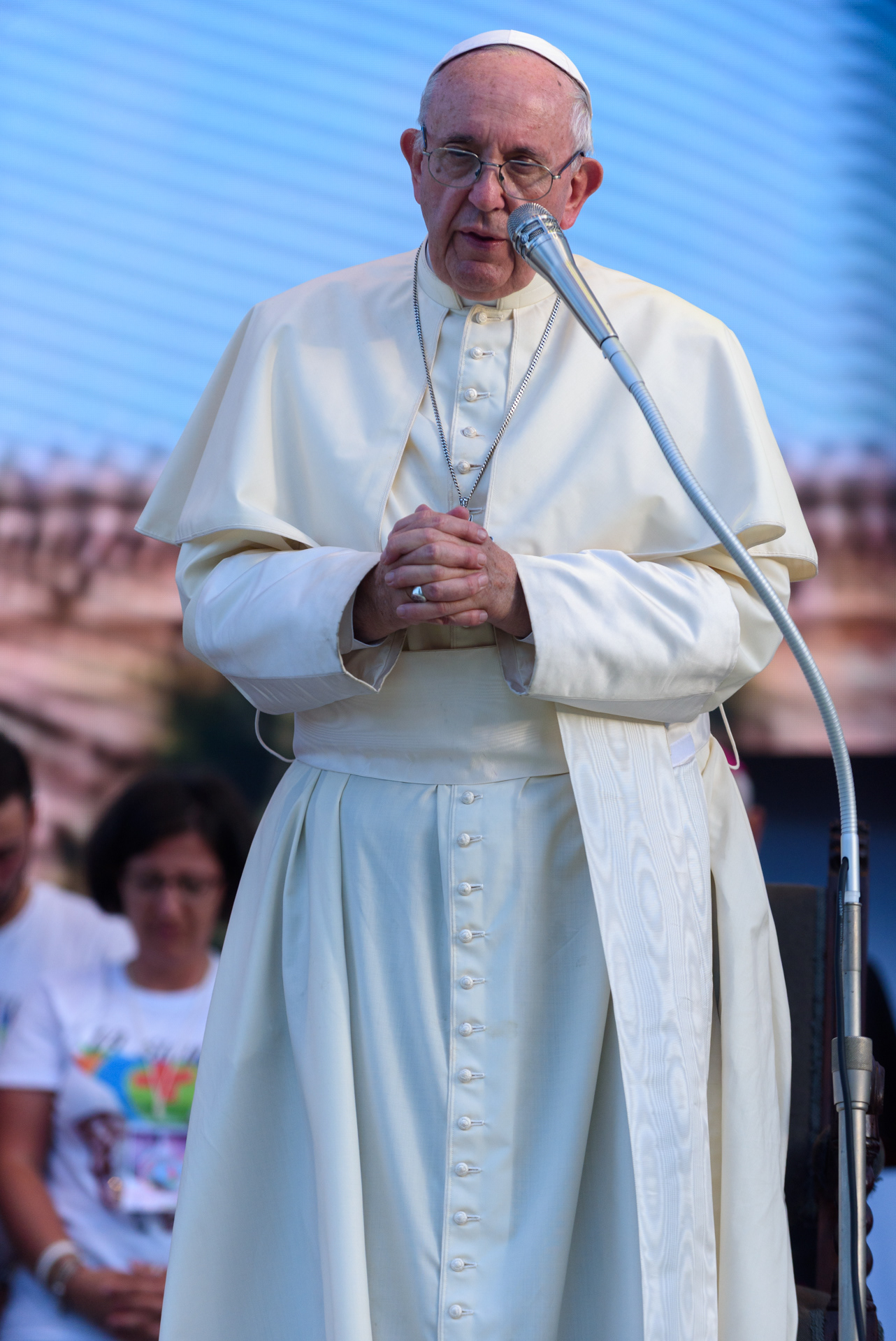 Papa Francesco in un momento di preghiera e raccoglimento sul palco di piazza Castelnuovo allestito a Palermo in occasione della sua visita alla città, nel XXV del martirio di Padre Pino Puglisi. Palermo, 15/09/2018.