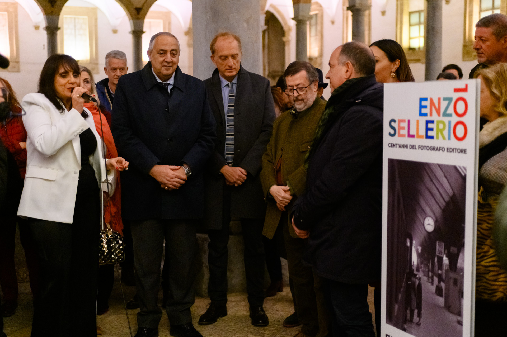 Olivia Sellerio, figlia., Roberto Lagalla, Sindaco di Palermo, Antonio Sellerio, figlio, Antonio Gerbio, Addetto Stampa, Piero Cannella, Vice Sindaco. Durante l'inaugurazione della mostra dedicata al grande fotografo Enzo Sellerio. Palermo Italy.