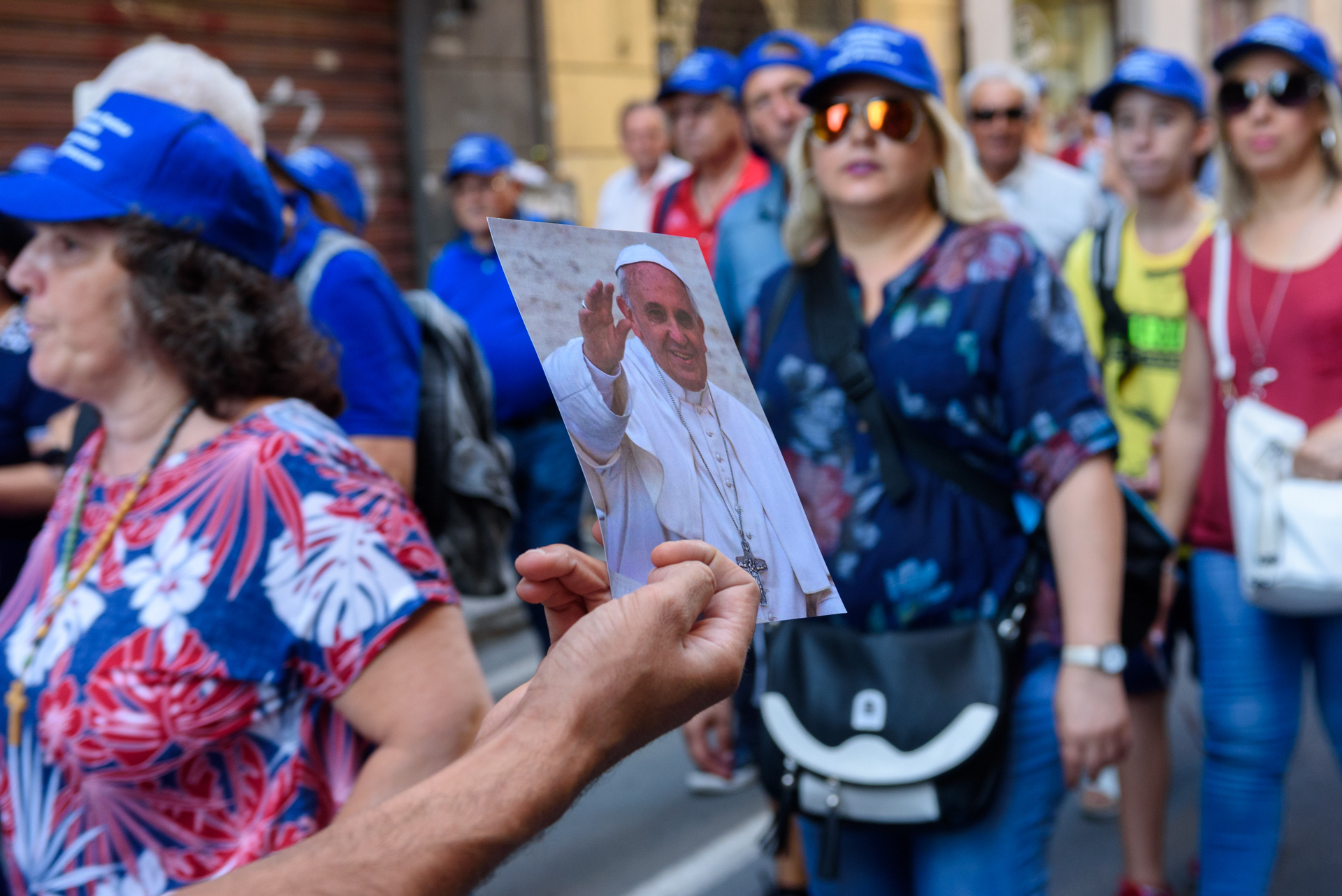 Pellegrini in marcia lungo il corso Vittorio Emanuele a Palermo per raggiungere il Foro Italico per la Messa che Papa Francesco celebrerà all’inizio della sua visita alla città, nel XXV del martirio di Padre Pino Puglisi. Palermo, 15/09/2018