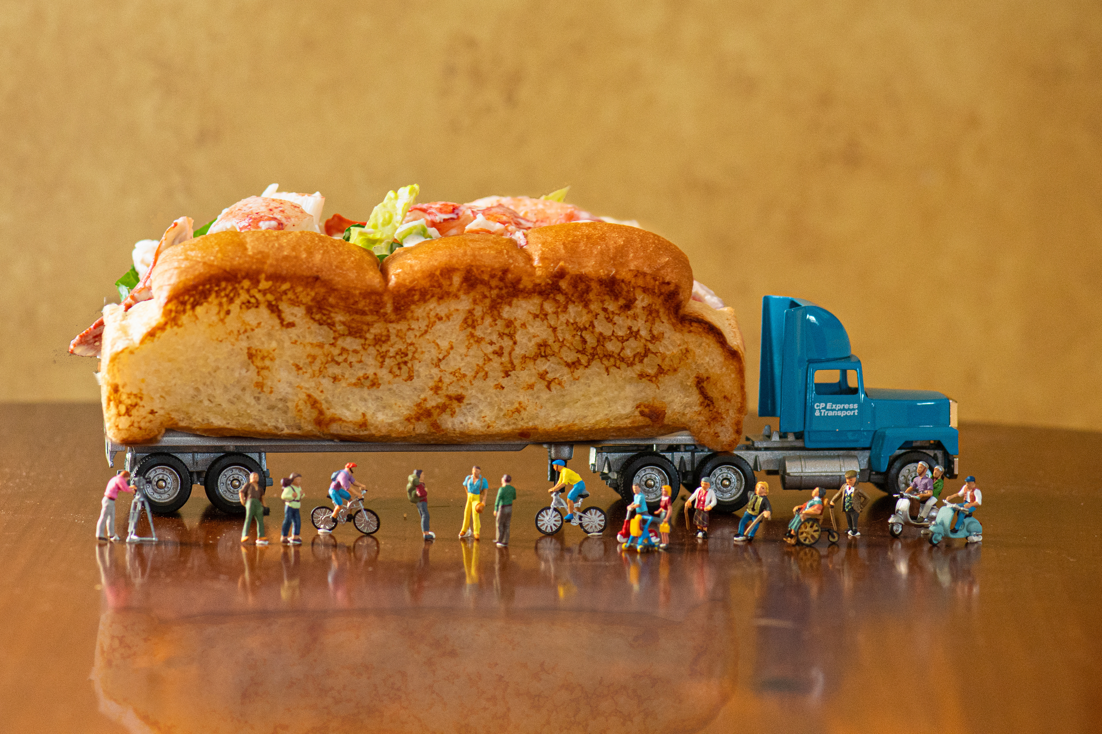 Quarantine Project Day 150 - 17 restaurants in the Greater Shediac area will be taking part in a brand-new event called Lobster Roll Time. Big event = Big Lobster Roll. Projet quarantaine jour 150 - 17 restaurants de la grande région de Shediac participeront à l’évènement “le temps du Lobster Roll”.   Un gros évènement requiert un gros «lobster roll».