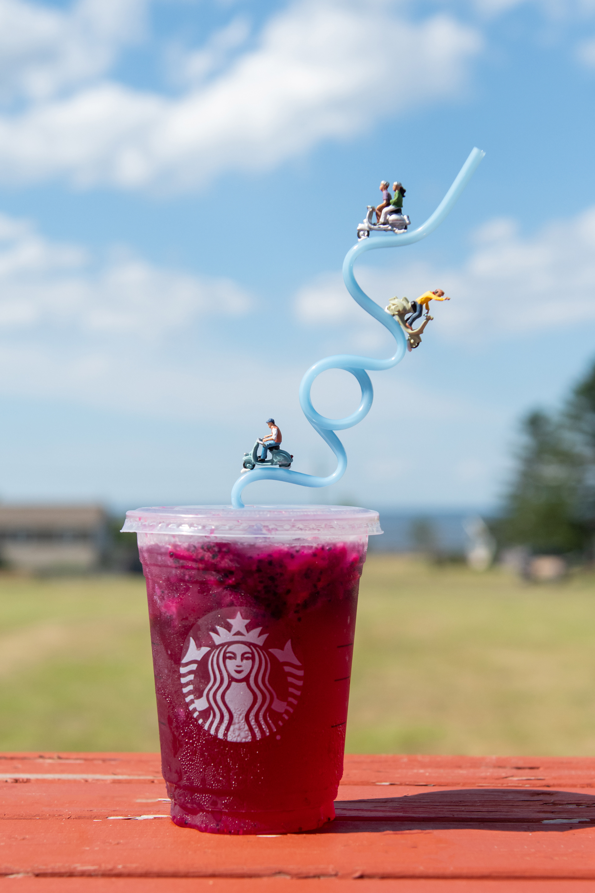 Quarantine Project Day 99 - Simply enjoy life and the great pleasures that come with it. - Karolina Kurkova Projet quarantaine jour 99 - Profitez simplement de la vie et des grands plaisirs qui l'accompagnent (trad. libre). - Karolina Kurkova