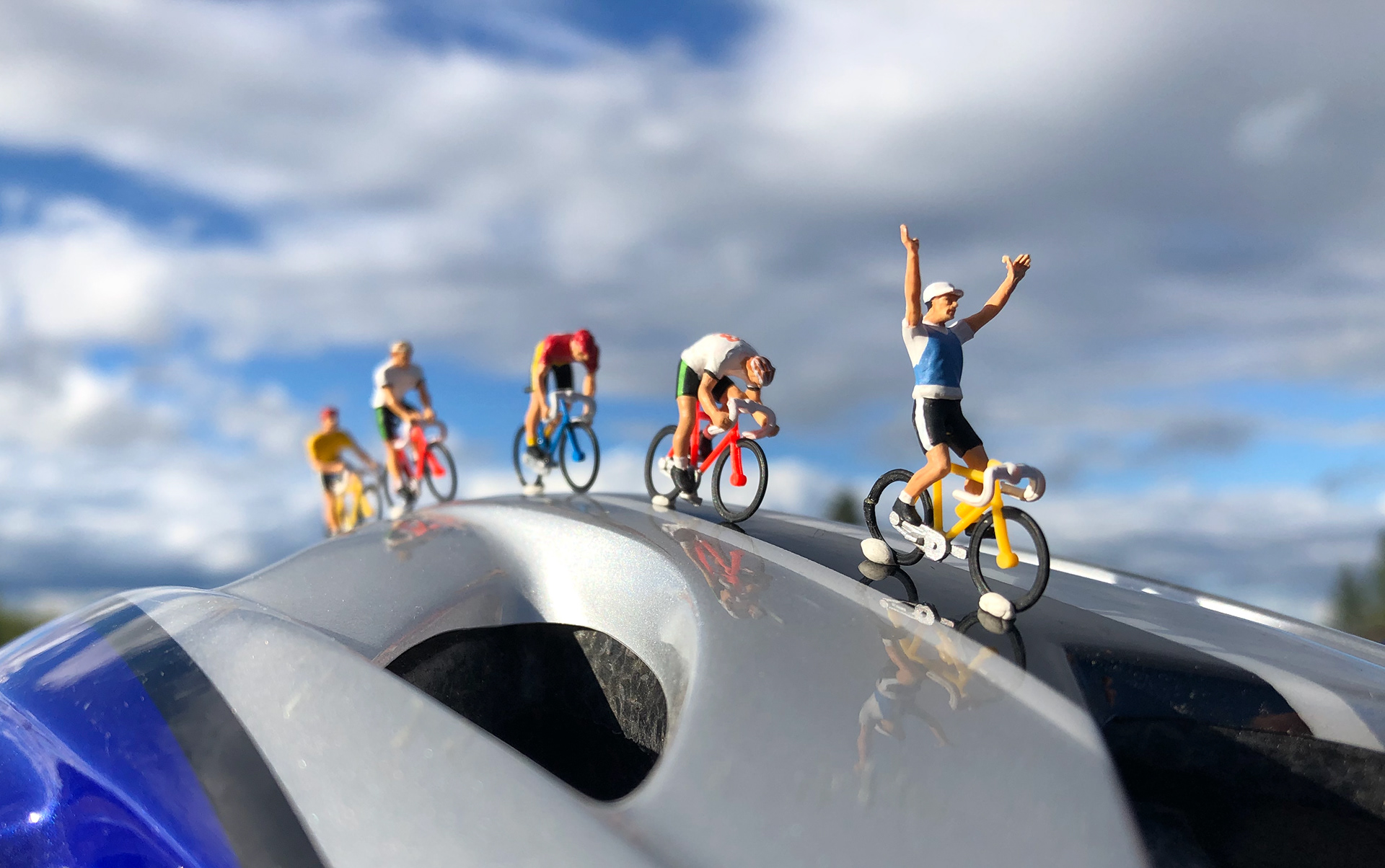 Quarantine Project Day 169 - The 107th Tour de France began on August 29 after a two-month delay.  Fan were told to stay home and watch on their televisions.  Projet quarantaine jour 169 - Après un délai de 2 mois, le 107ème le Tour de France a débuté le 29 août.  Les fans ont été encouragé à rester chez eux et de regarder la course sur leurs téléviseurs. 