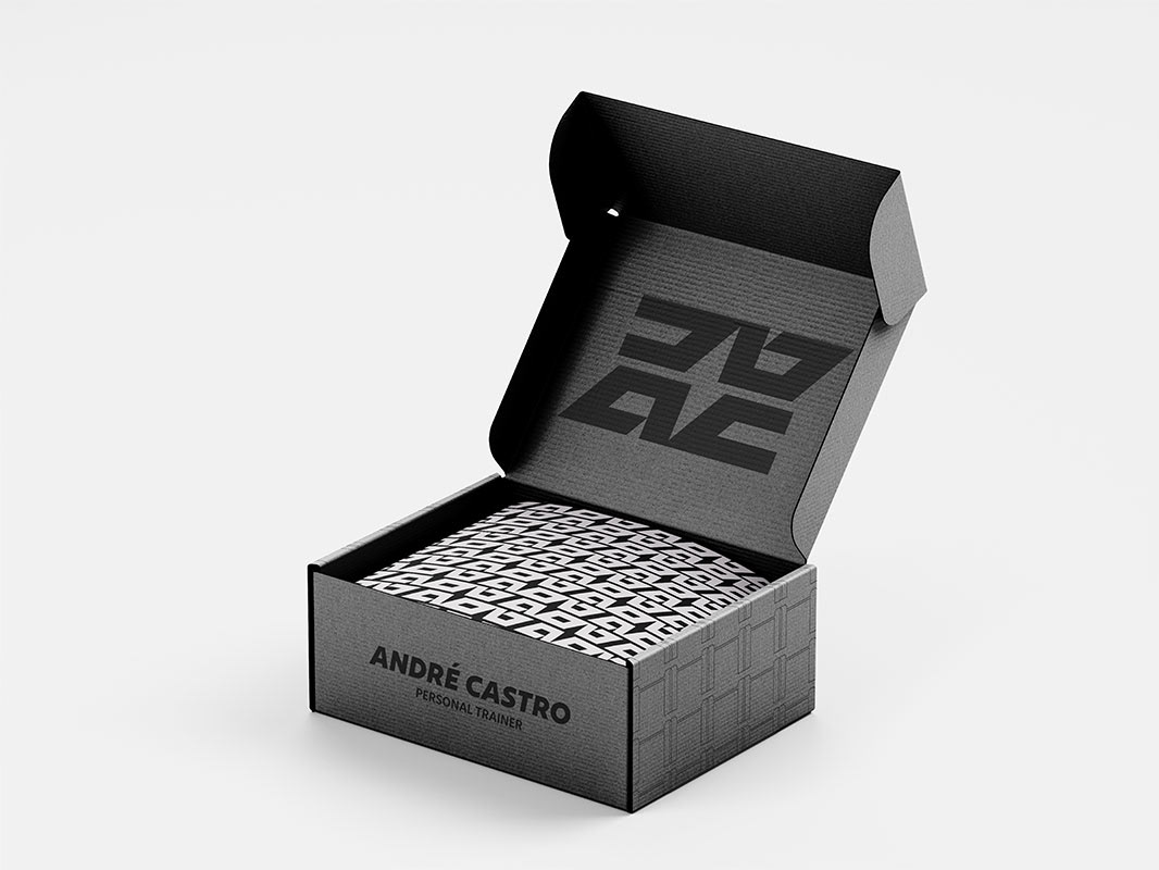 caixa com identidade visual do André Castro Pesonal Trianer. Personalidade de marca.