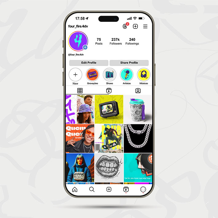 Smartphone exibindo interface do aplicativo Four Fire com perfil de usuário, ícones de categorias e grid de produtos em tons roxos e coloridos