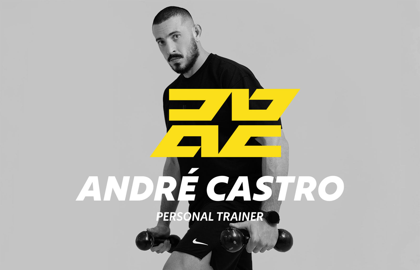 “Identidade visual de André Castro, personal trainer, com logotipo impactante em amarelo sobre imagem preto e branco de treino funcional.”