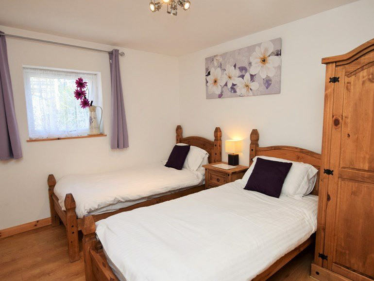 twin bedroom